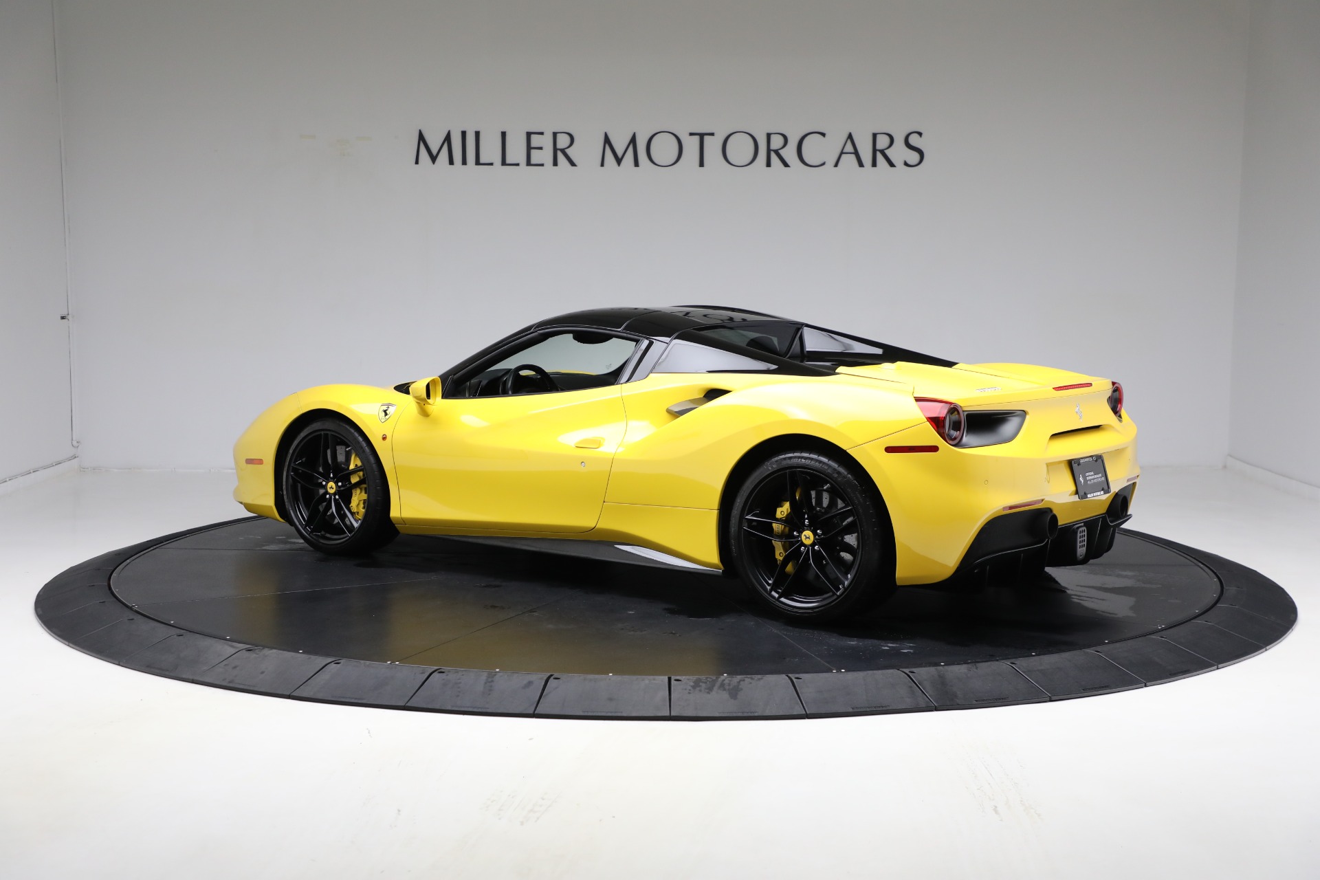 Used-2018-Ferrari-488-Spider