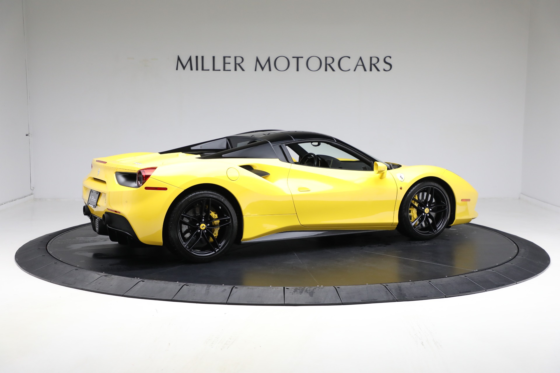 Used-2018-Ferrari-488-Spider