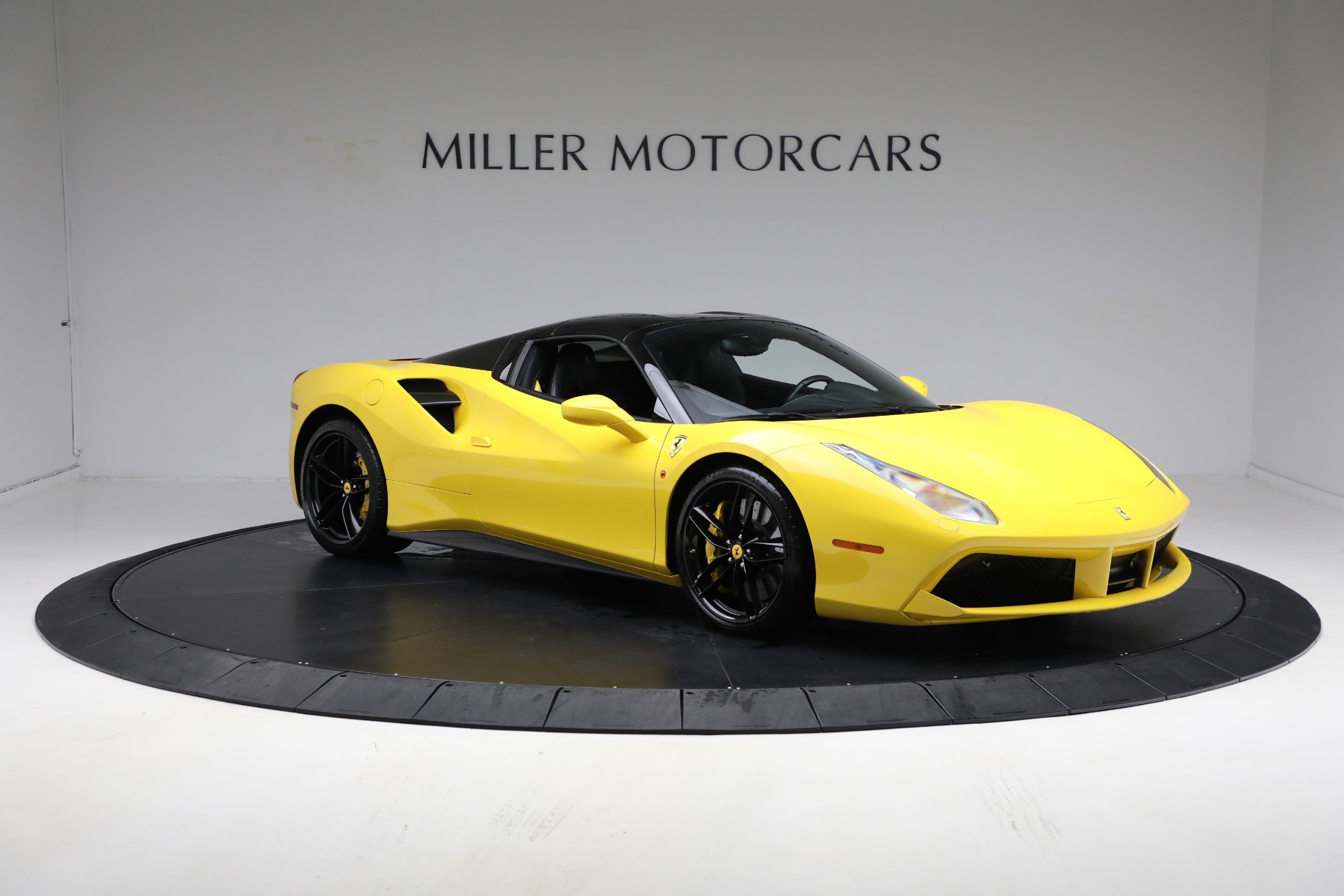 Used-2018-Ferrari-488-Spider