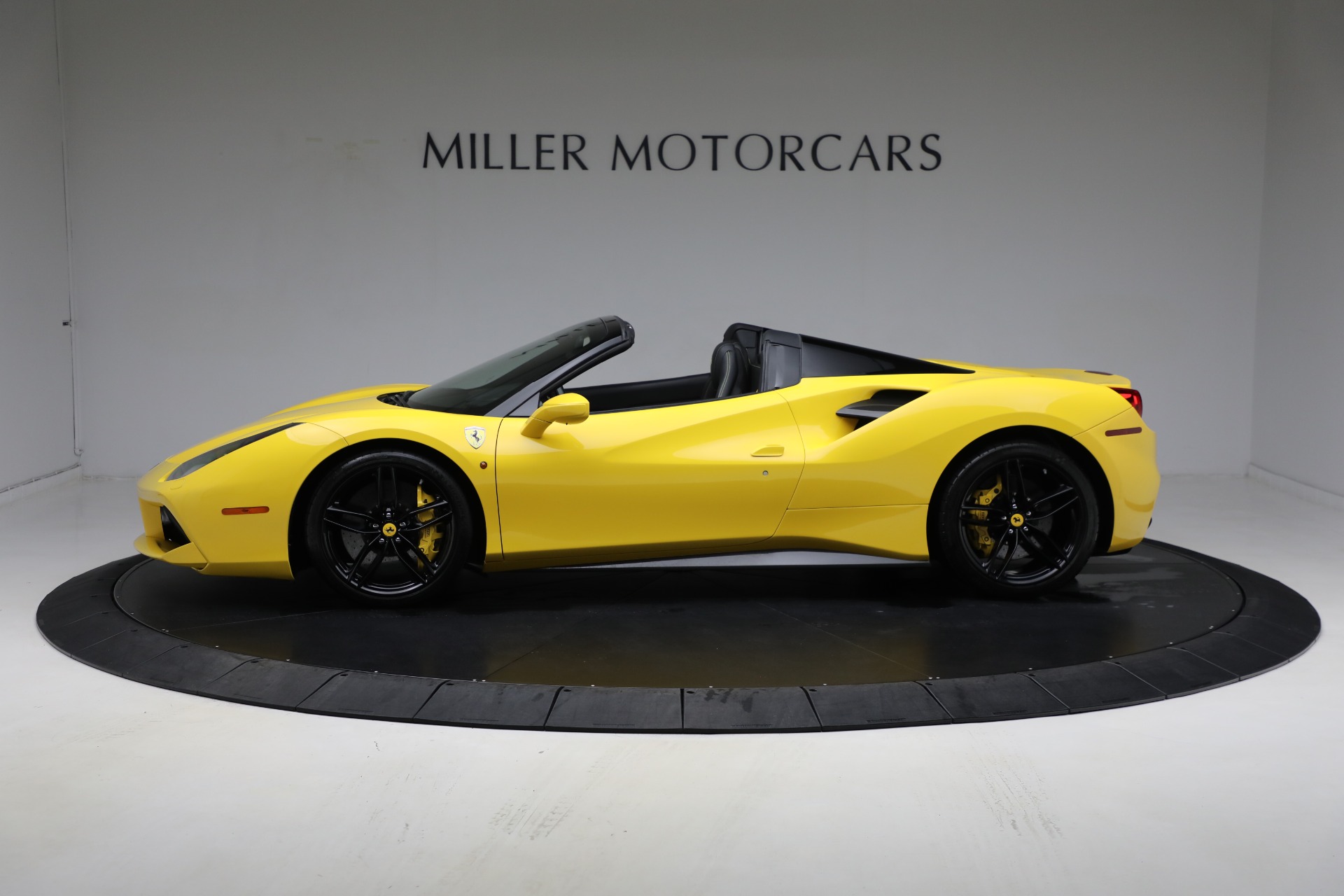 Used-2018-Ferrari-488-Spider