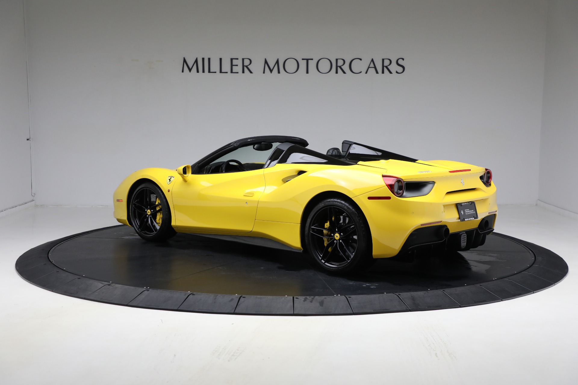 Used-2018-Ferrari-488-Spider