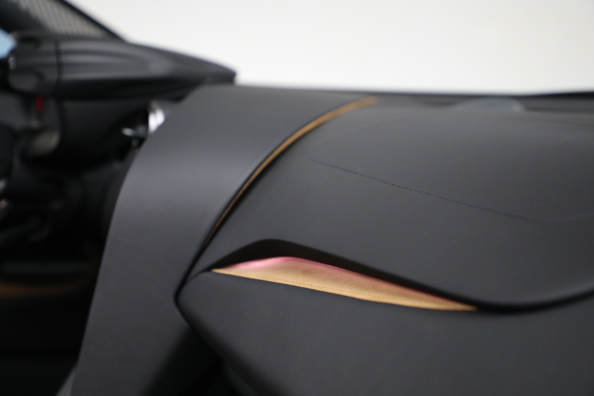 New-2025-McLaren-750S-TechLux