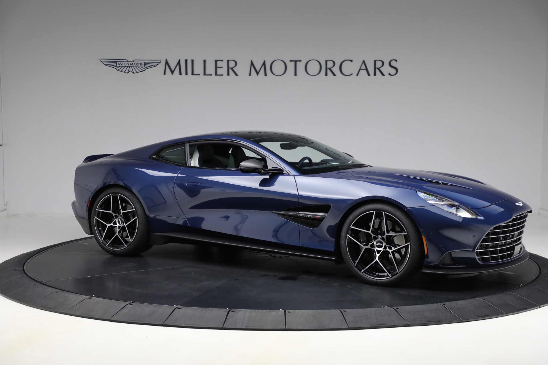 New-2025-Aston-Martin-Vanquish