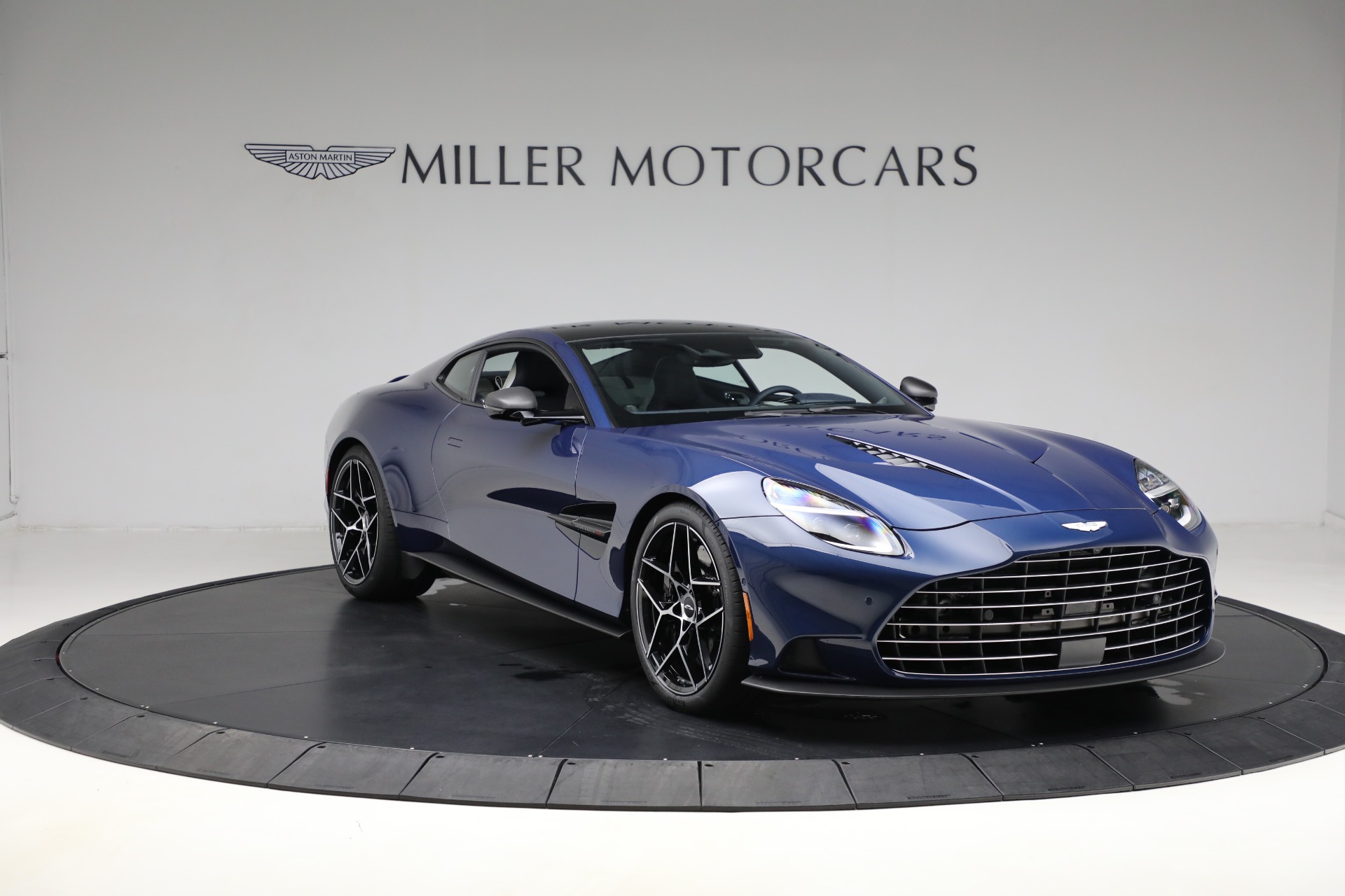 New-2025-Aston-Martin-Vanquish