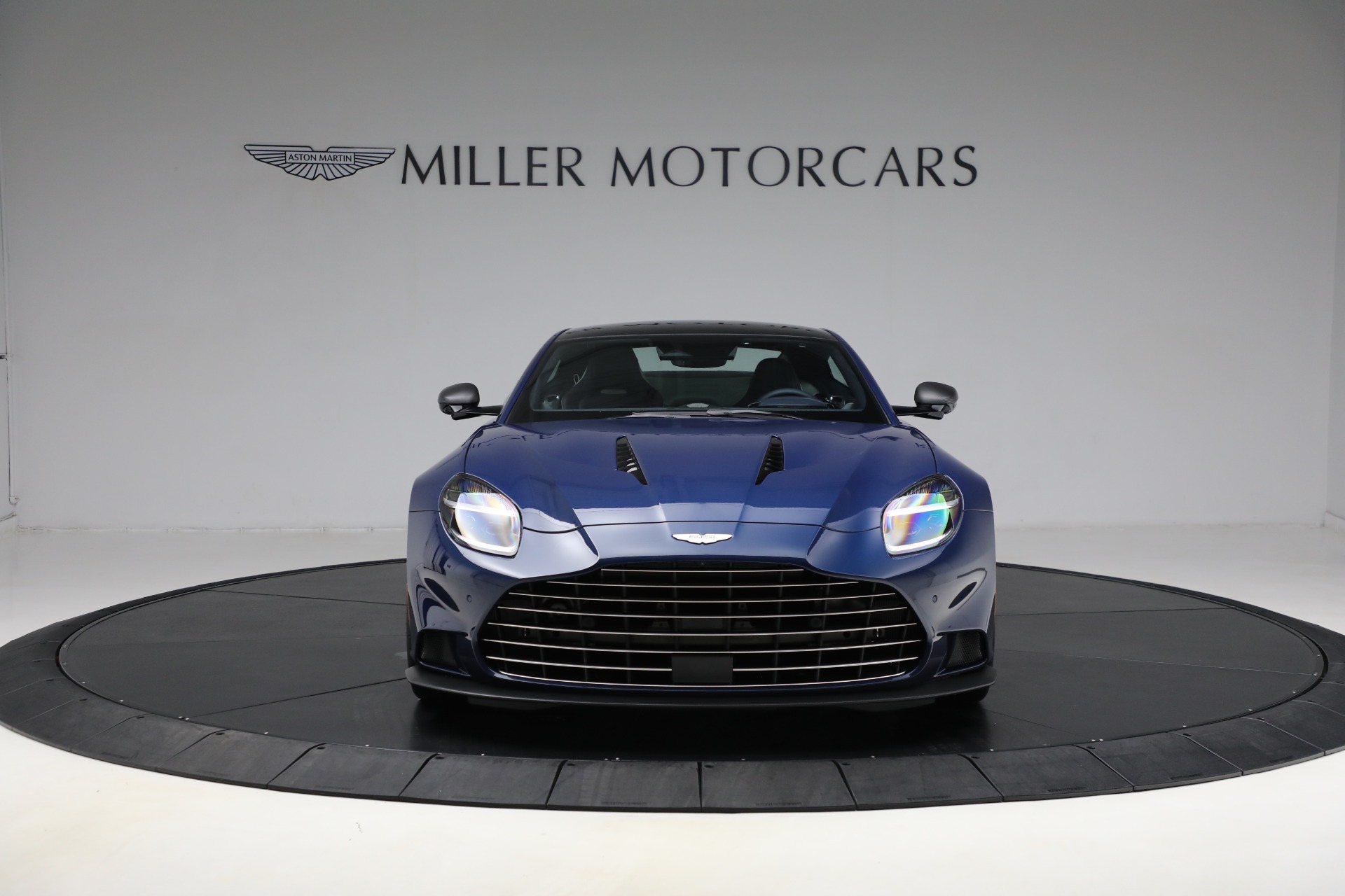 New-2025-Aston-Martin-Vanquish
