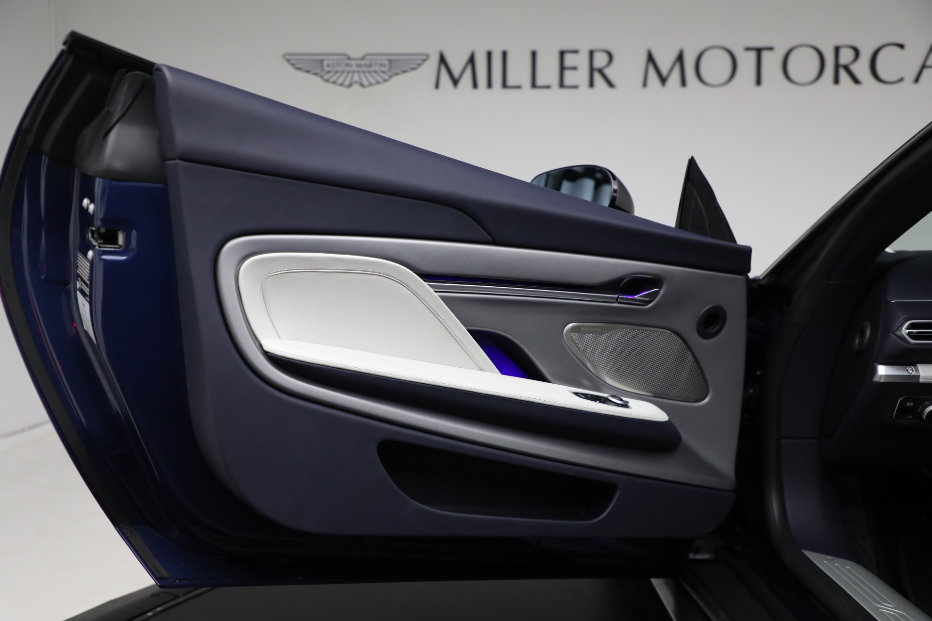 New-2025-Aston-Martin-Vanquish