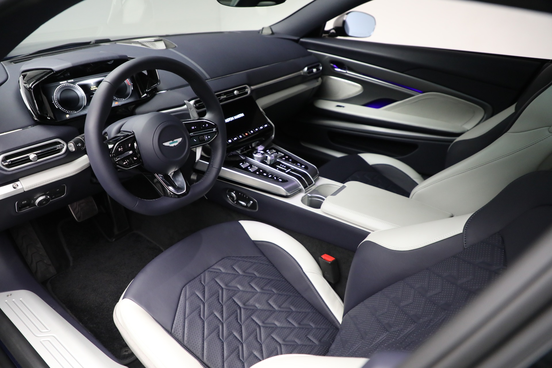 New-2025-Aston-Martin-Vanquish