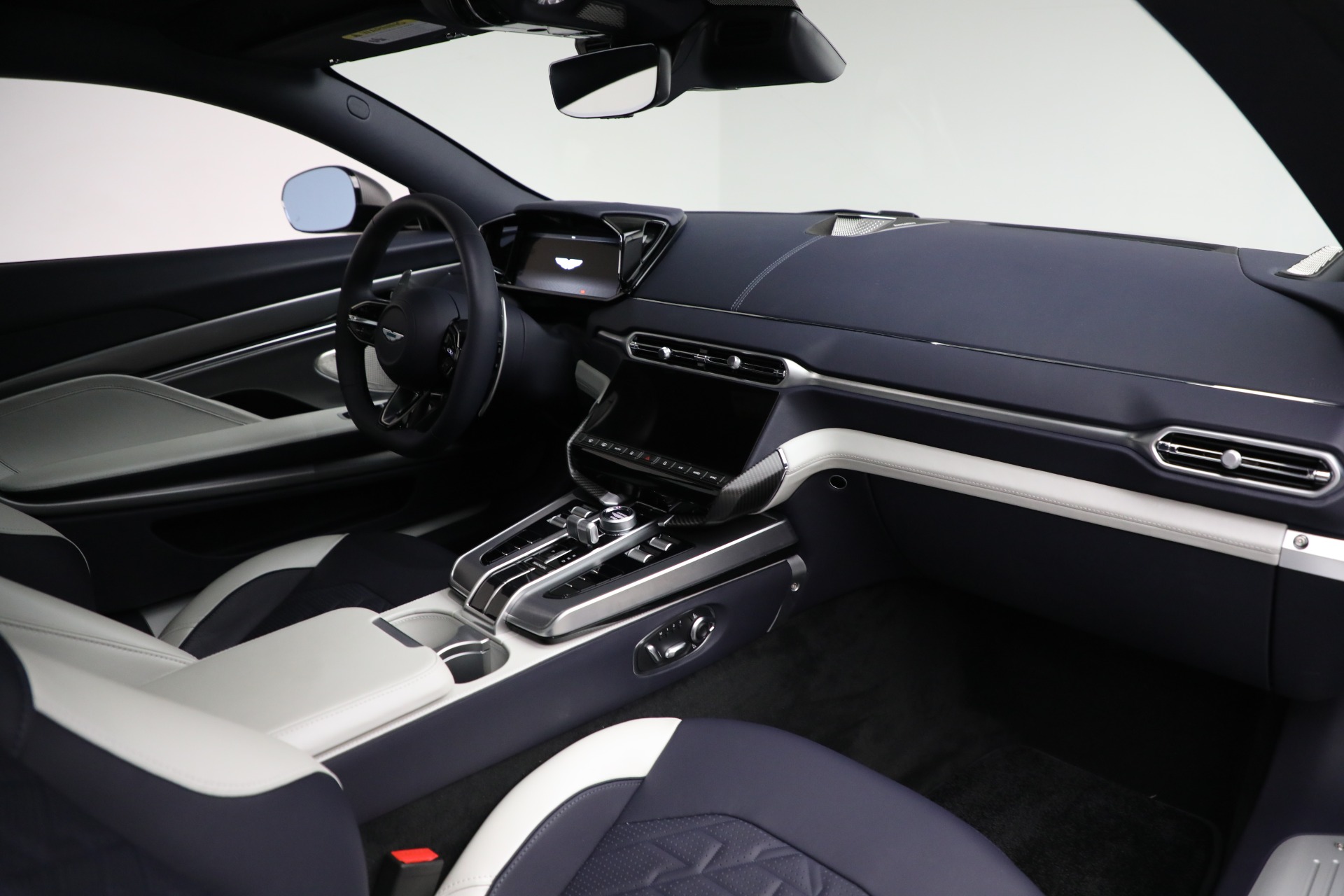 New-2025-Aston-Martin-Vanquish