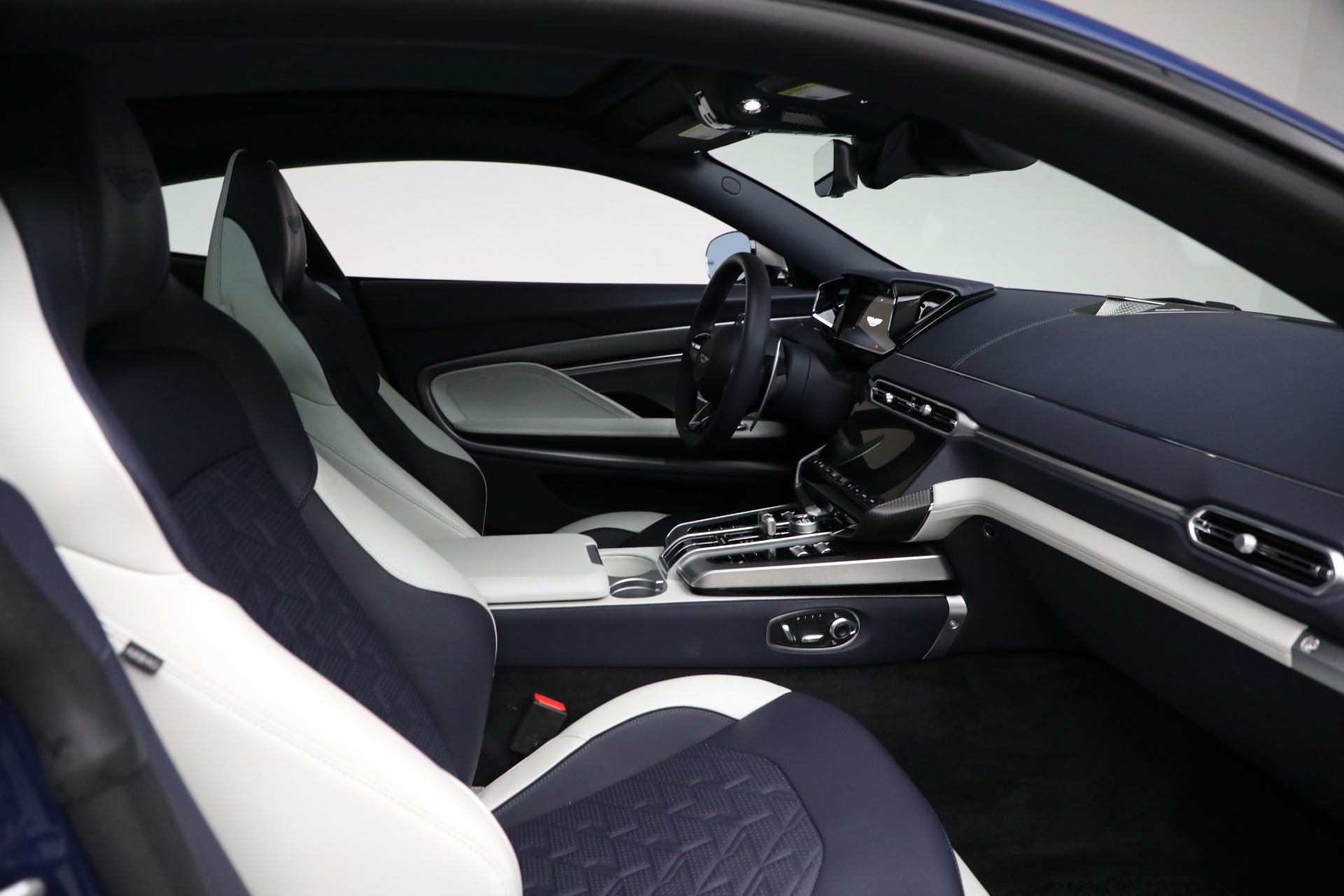 New-2025-Aston-Martin-Vanquish
