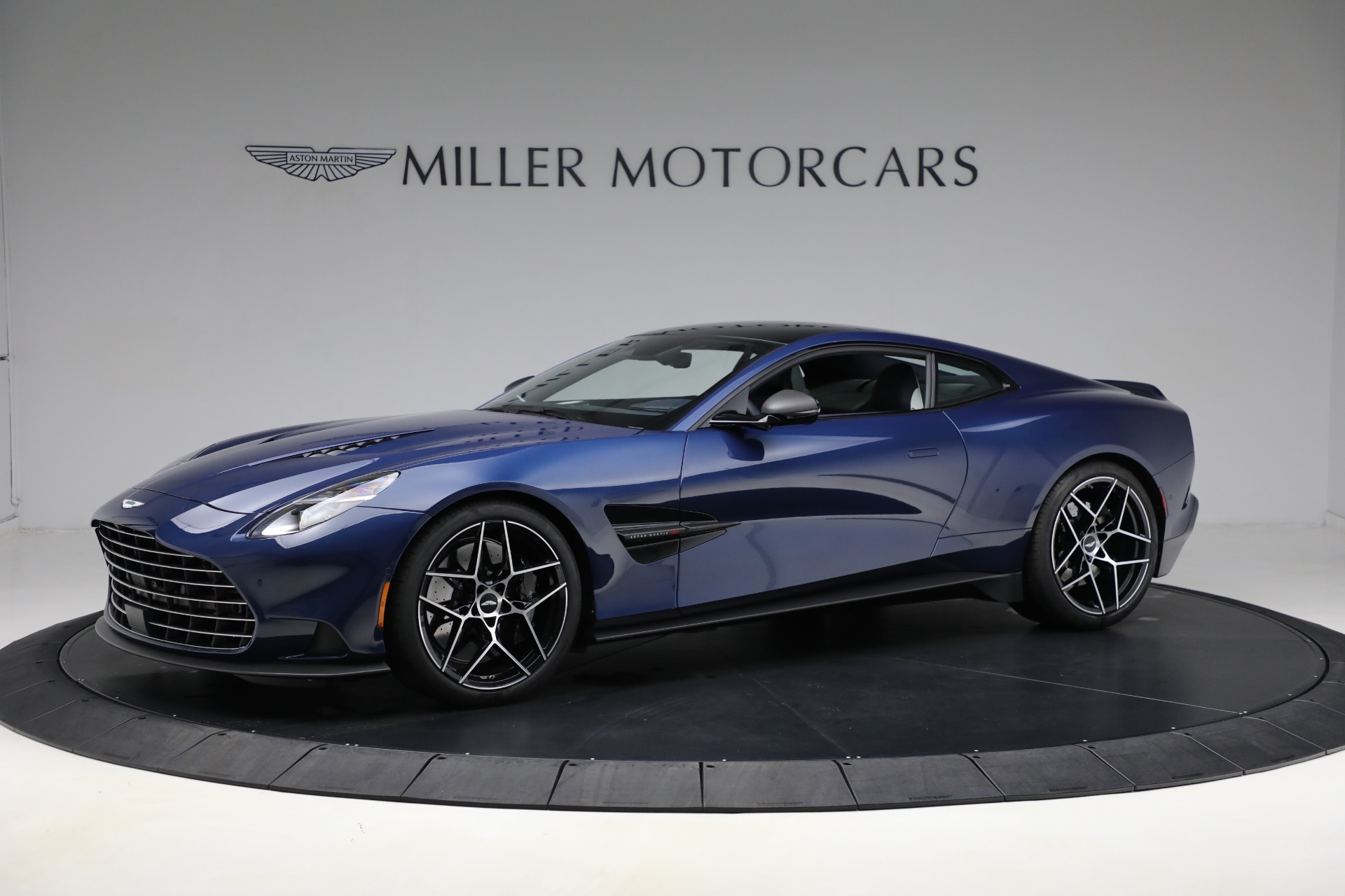 New-2025-Aston-Martin-Vanquish