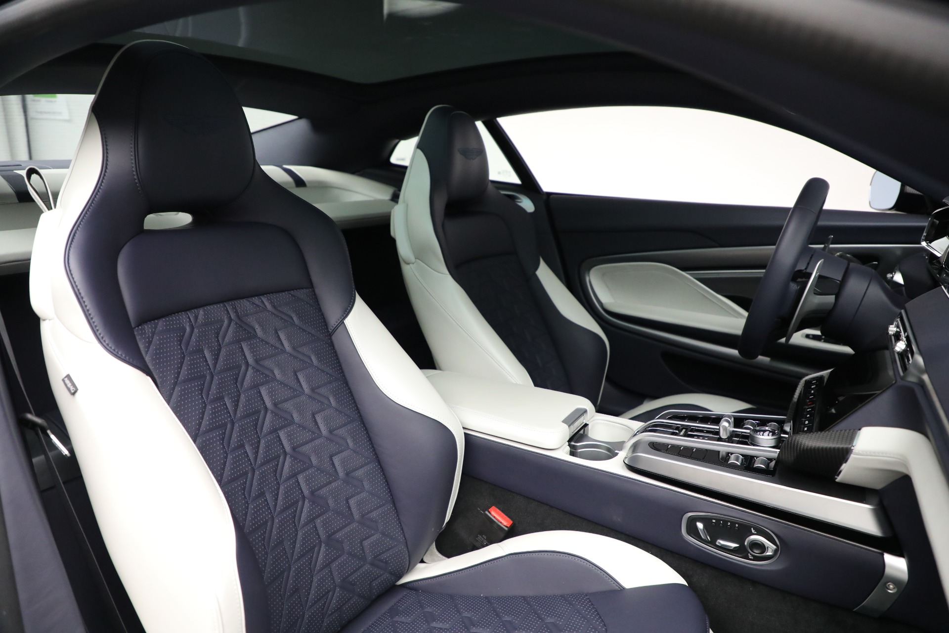 New-2025-Aston-Martin-Vanquish