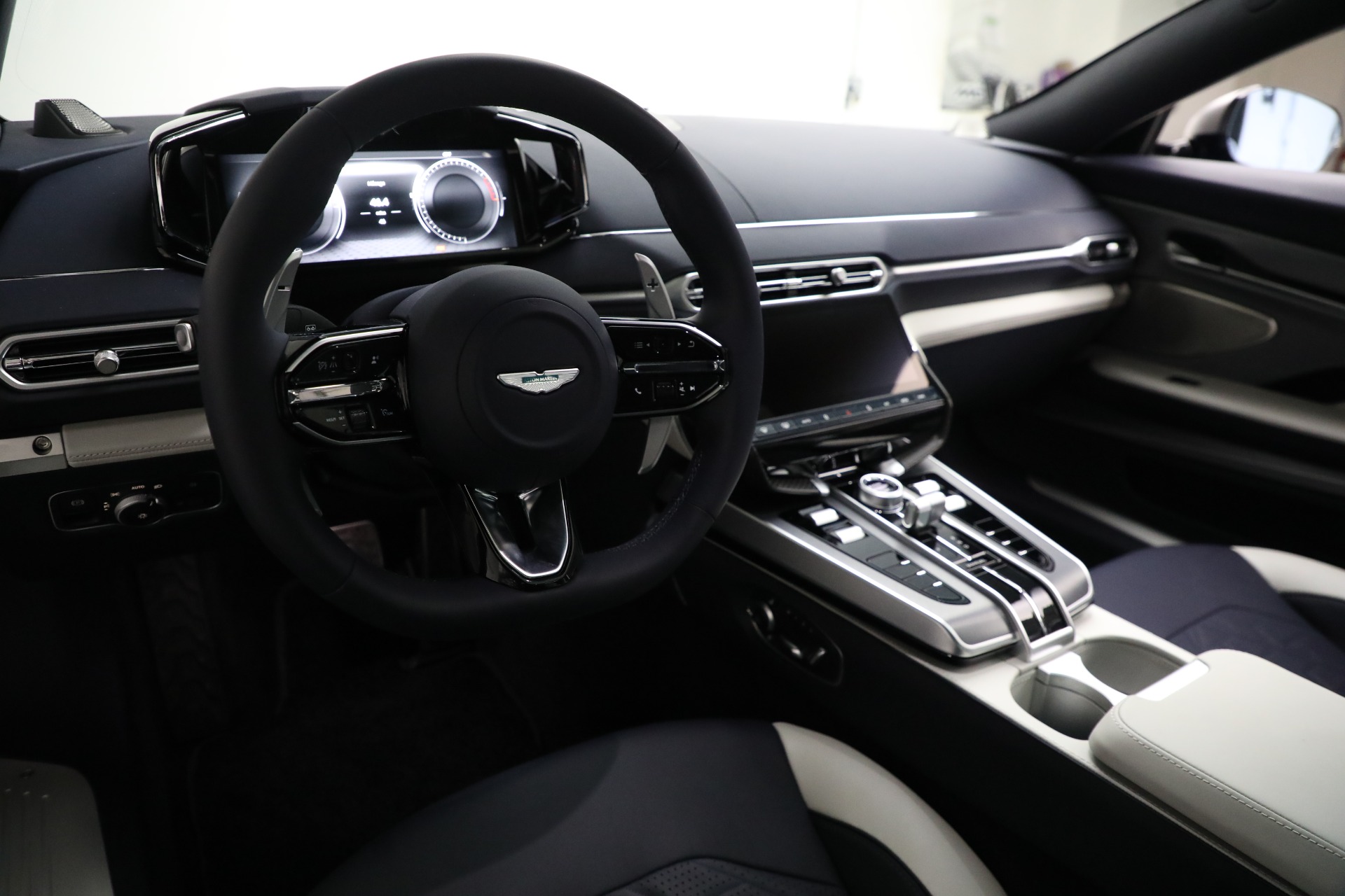 New-2025-Aston-Martin-Vanquish