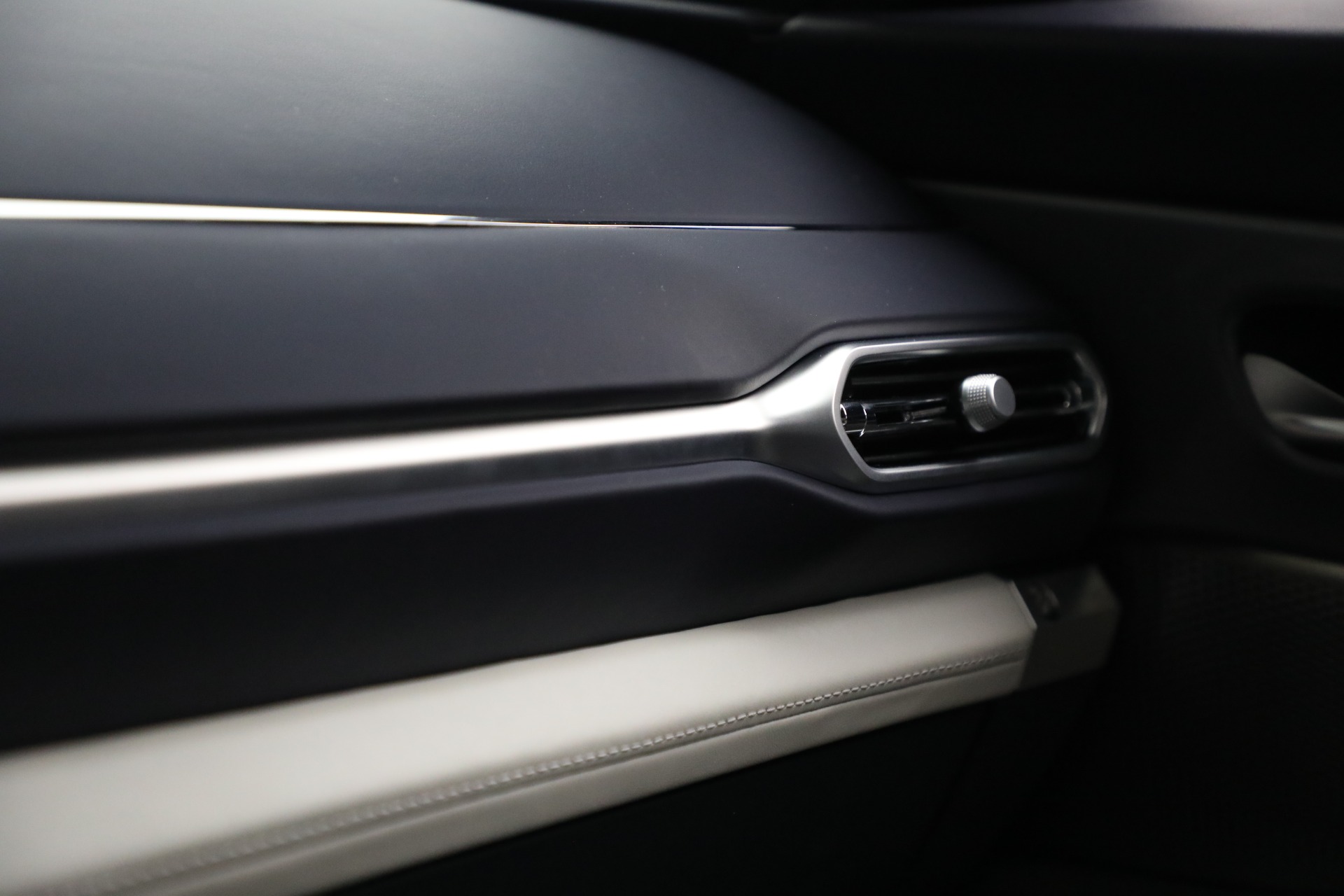 New-2025-Aston-Martin-Vanquish