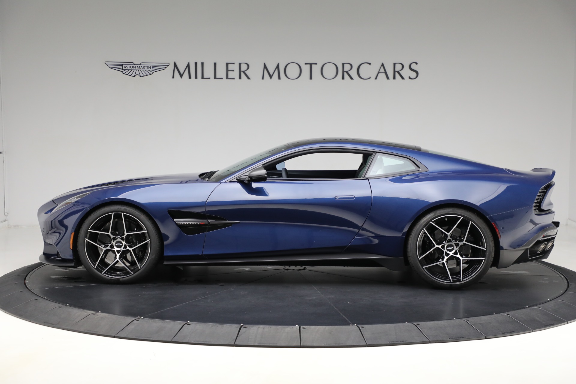 New-2025-Aston-Martin-Vanquish