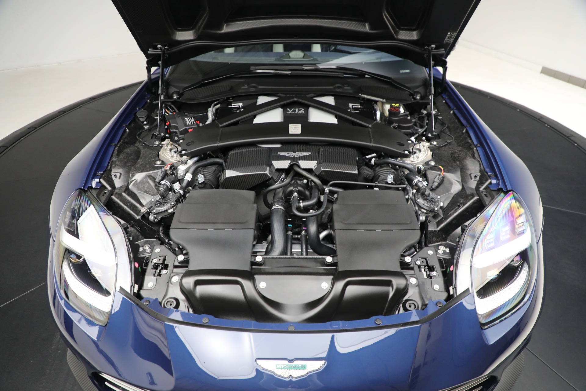 New-2025-Aston-Martin-Vanquish