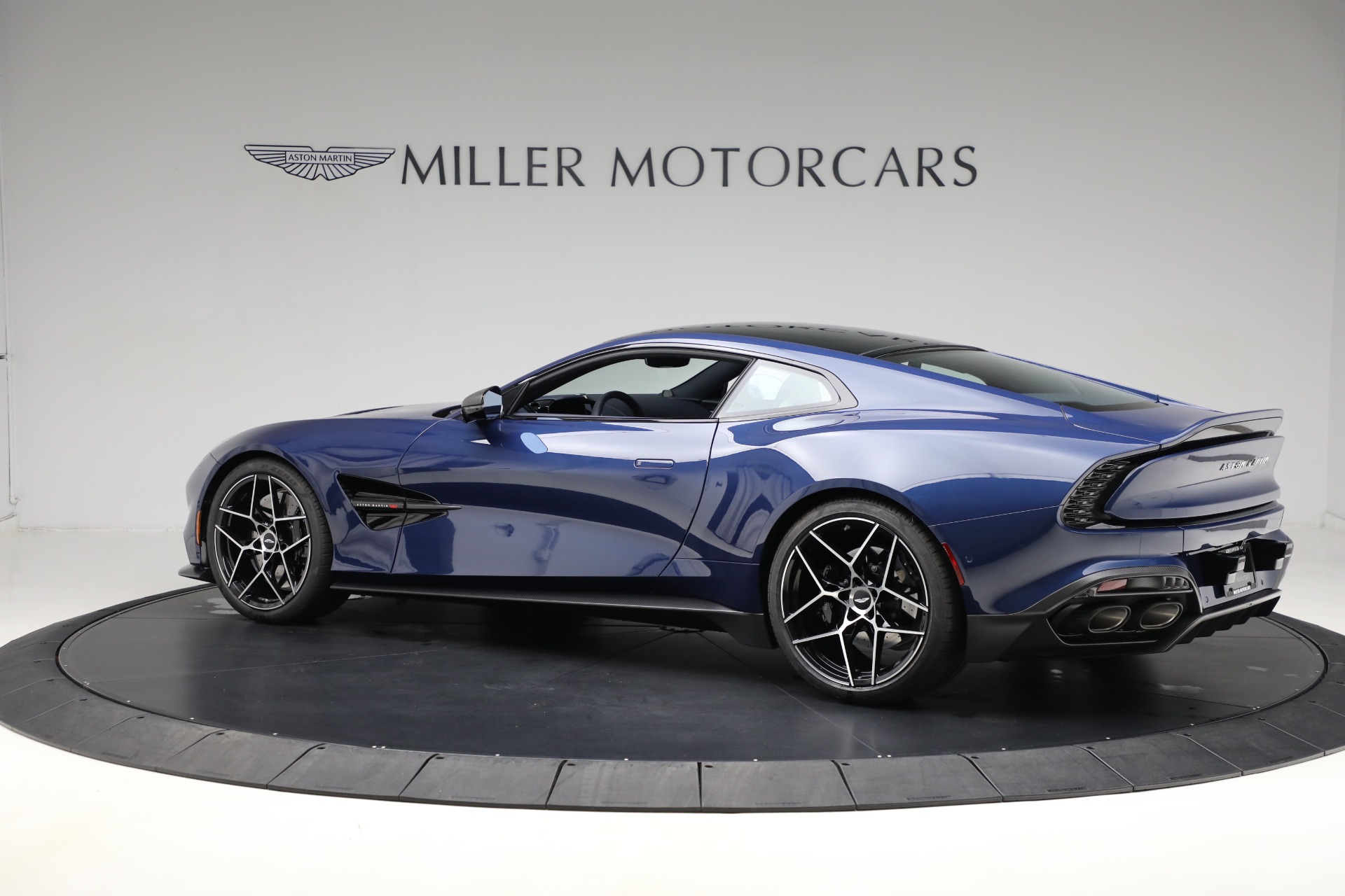 New-2025-Aston-Martin-Vanquish