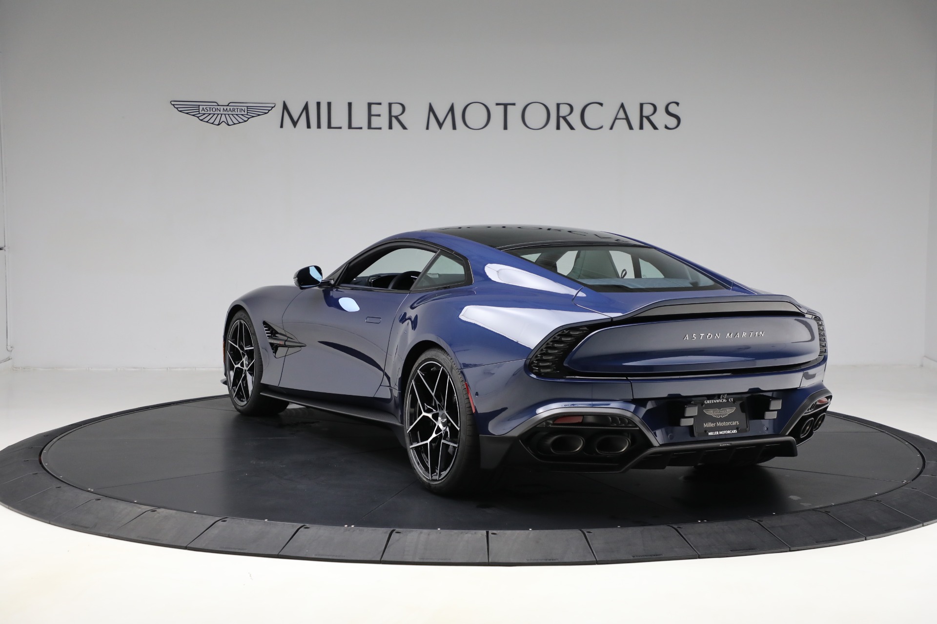 New-2025-Aston-Martin-Vanquish