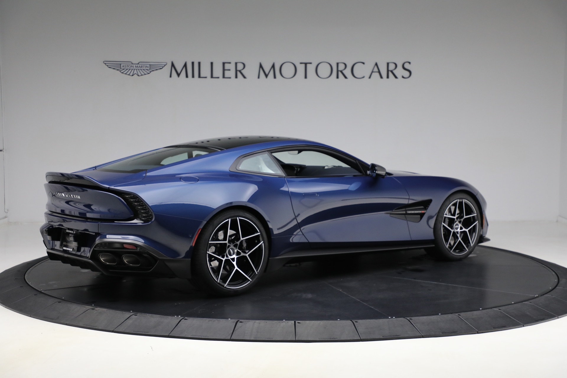 New-2025-Aston-Martin-Vanquish