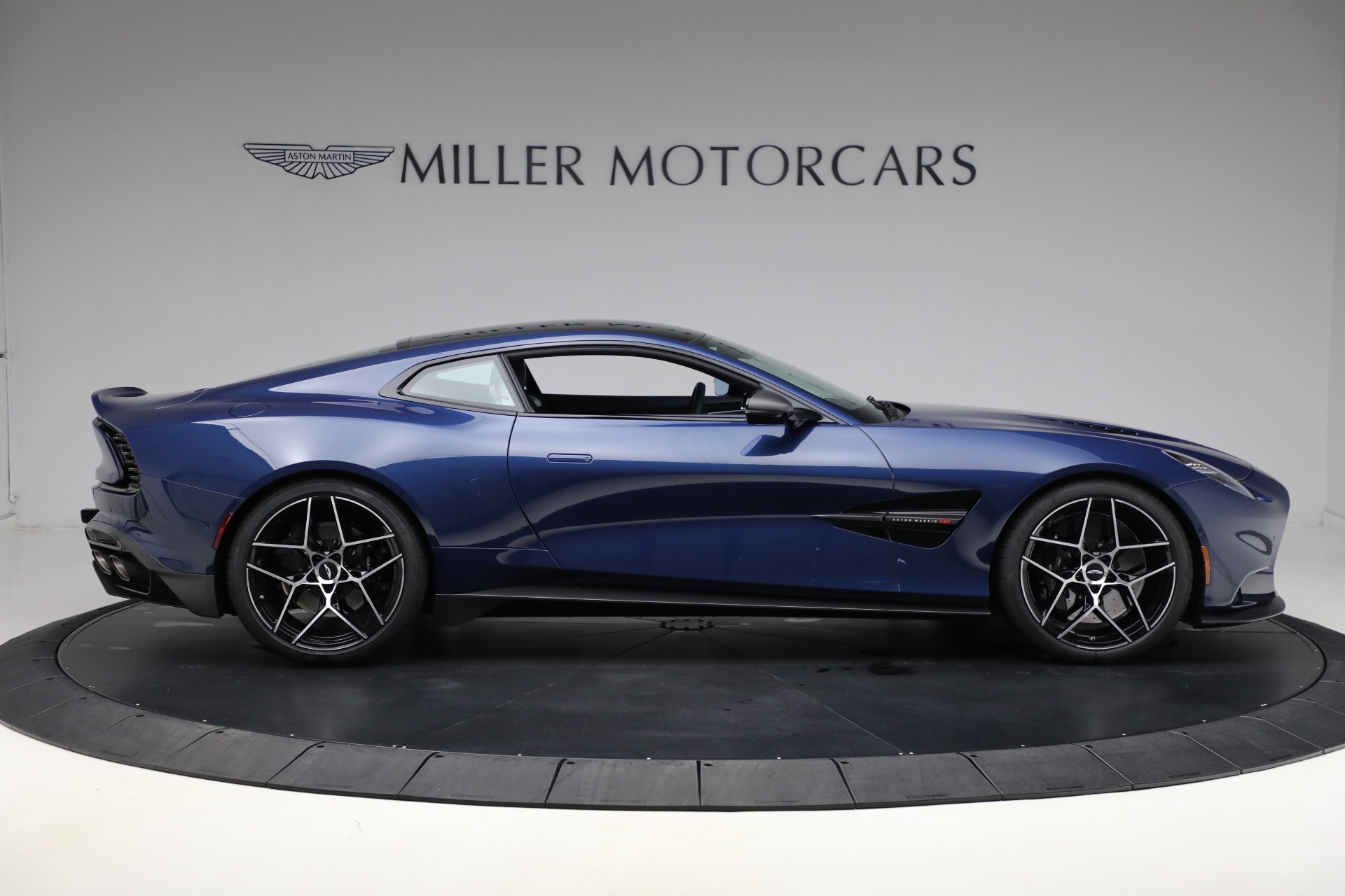 New-2025-Aston-Martin-Vanquish