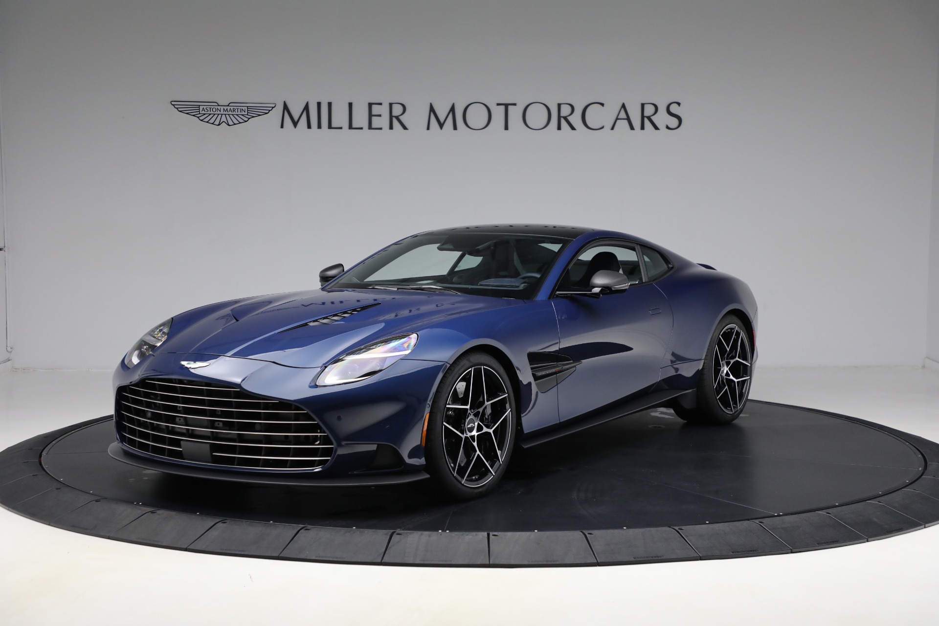 New-2025-Aston-Martin-Vanquish
