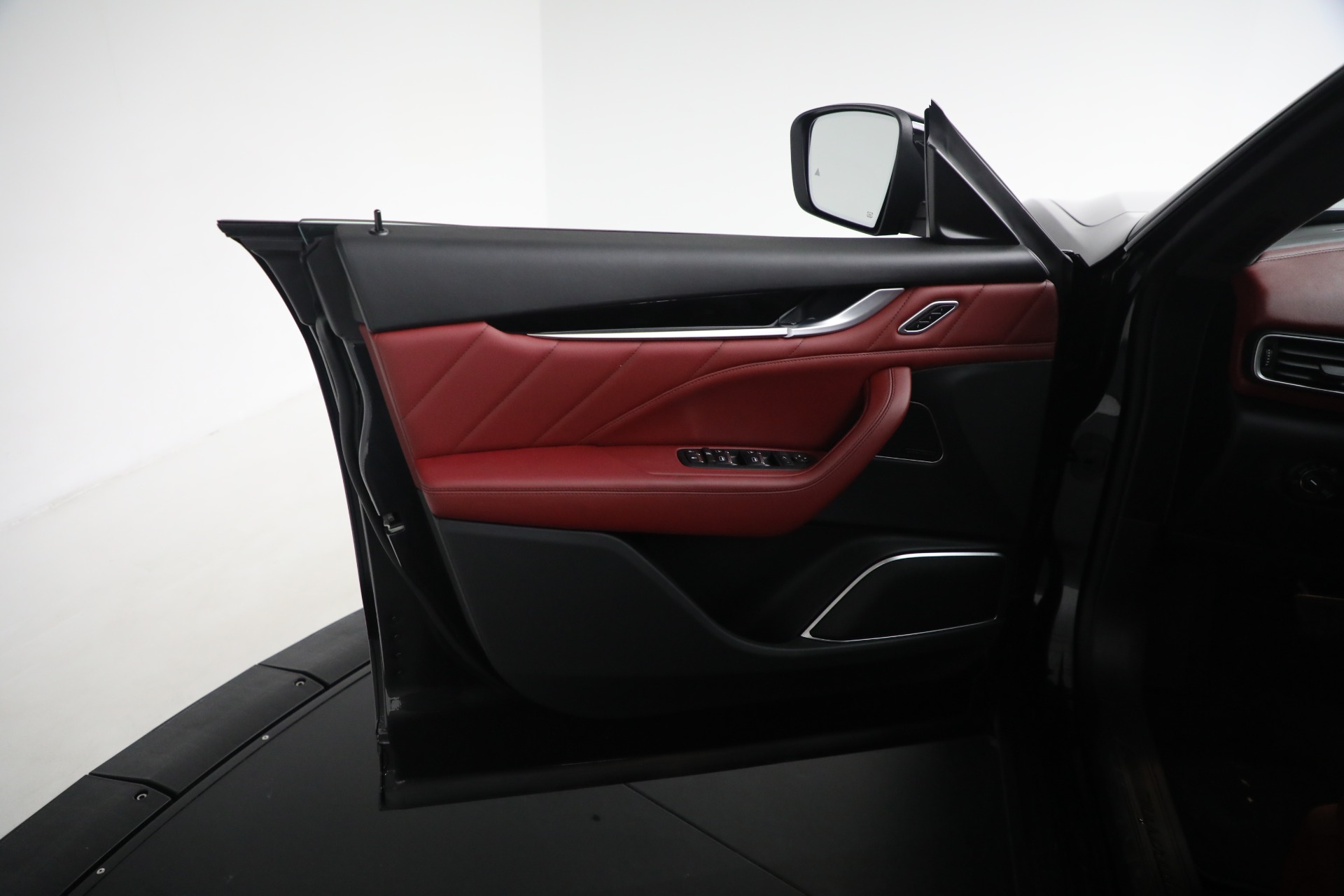 Used-2021-Maserati-Levante-S