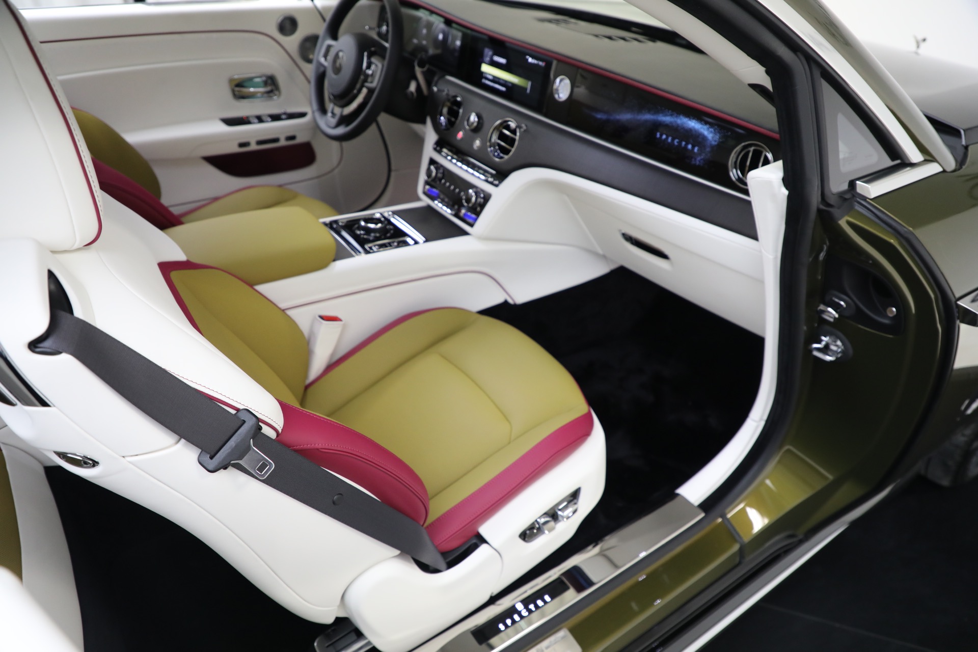 Used-2025-Rolls-Royce-Spectre