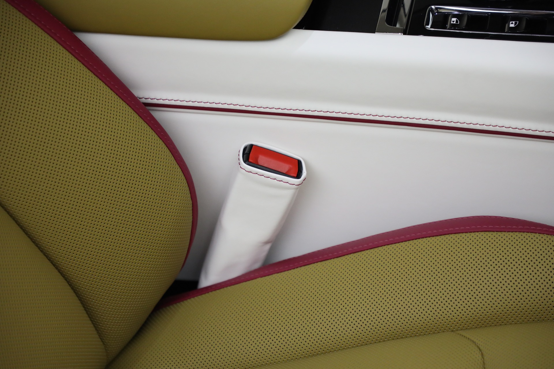 Used-2025-Rolls-Royce-Spectre