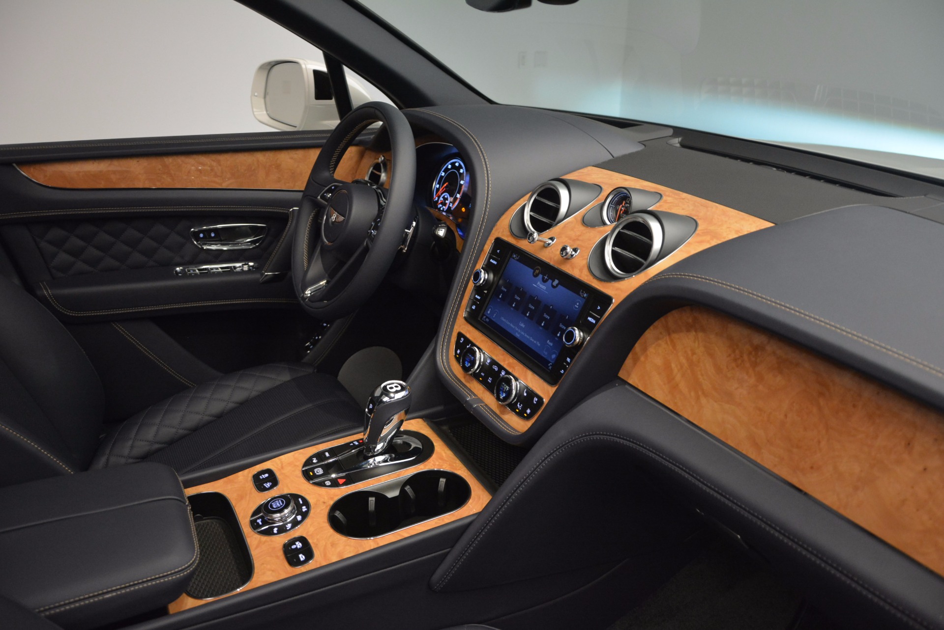 New-2017-Bentley-Bentayga