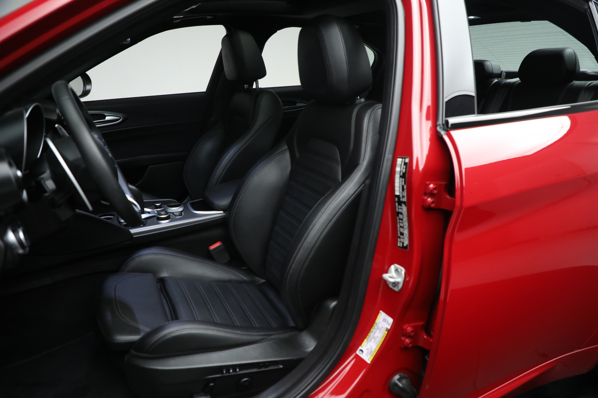 Used-2022-Alfa-Romeo-Giulia-Veloce