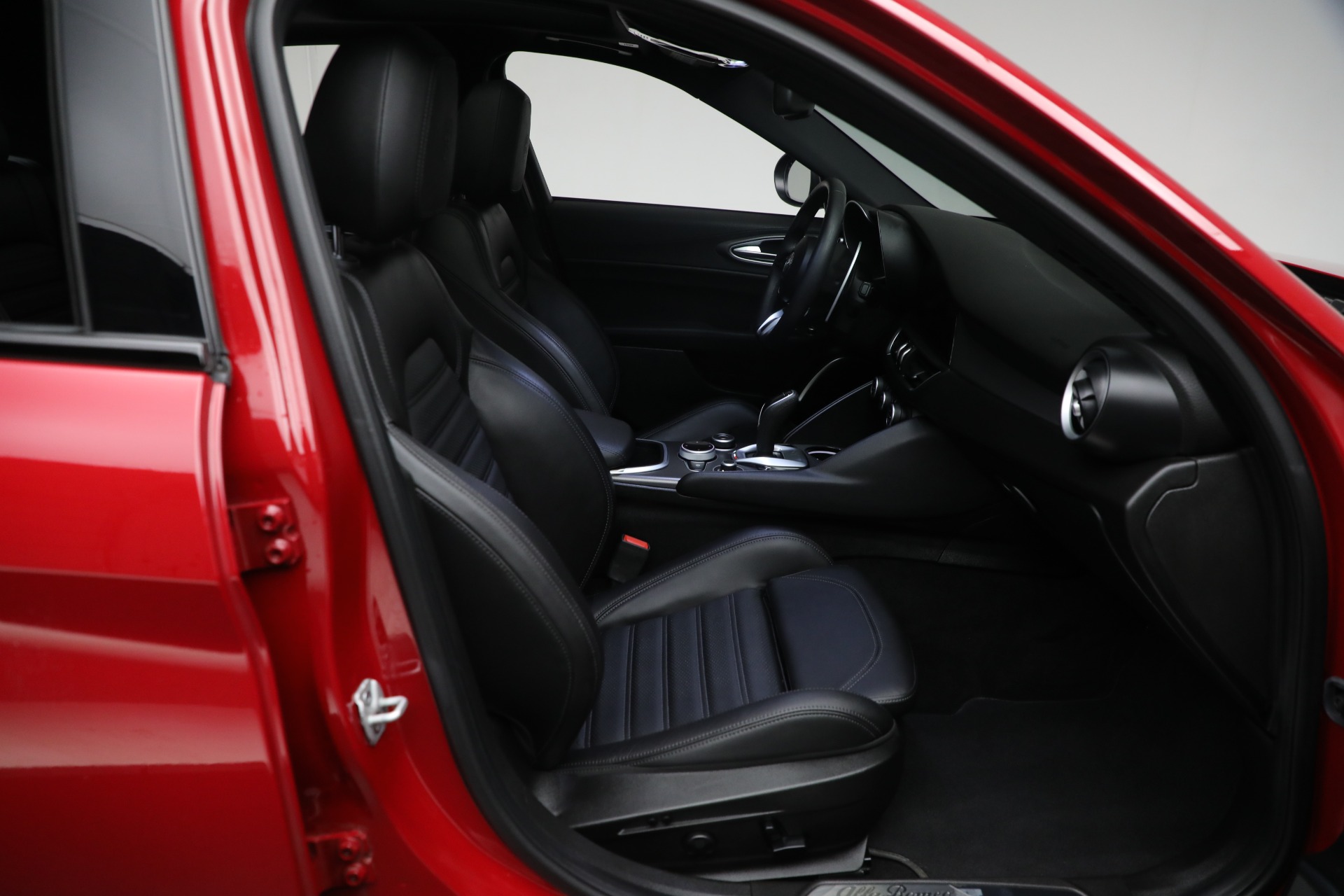 Used-2022-Alfa-Romeo-Giulia-Veloce