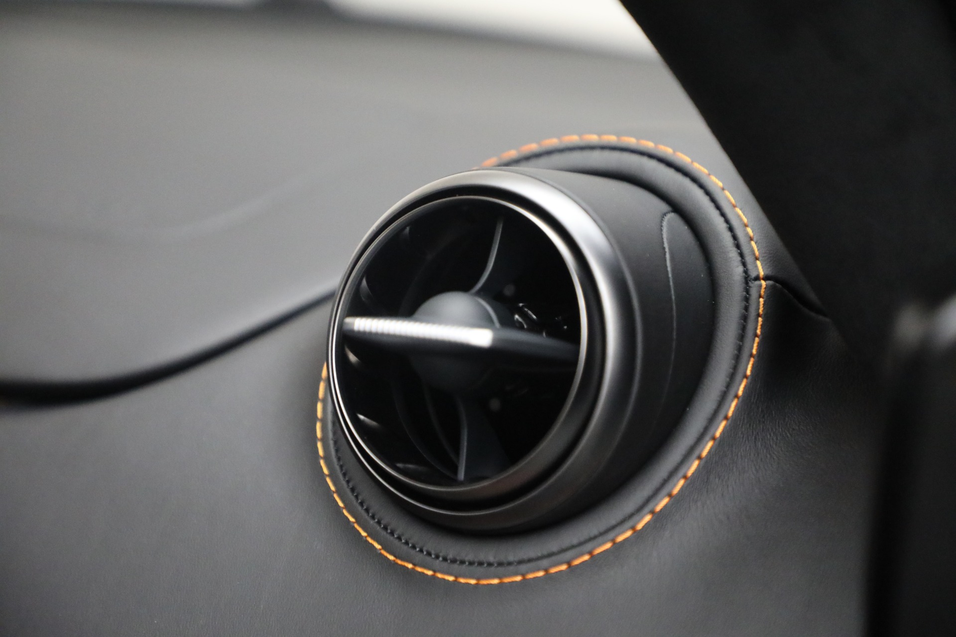 New-2025-McLaren-750S-Spider-TechLux