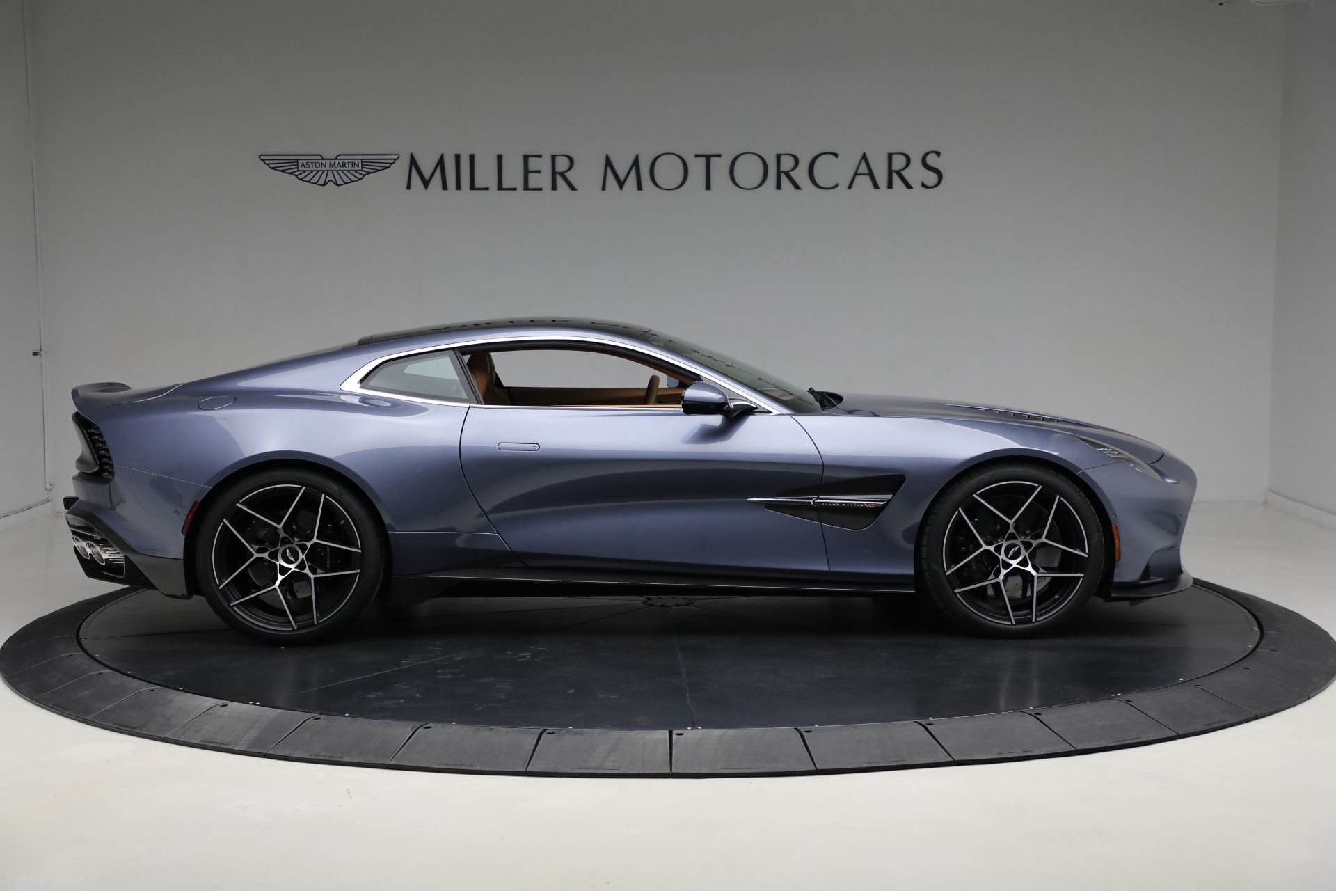 New-2025-Aston-Martin-Vanquish