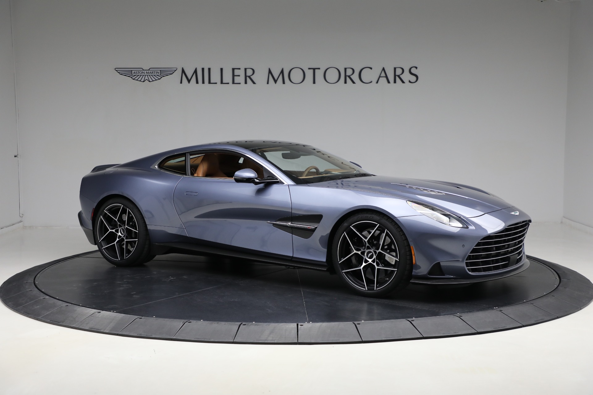 New-2025-Aston-Martin-Vanquish