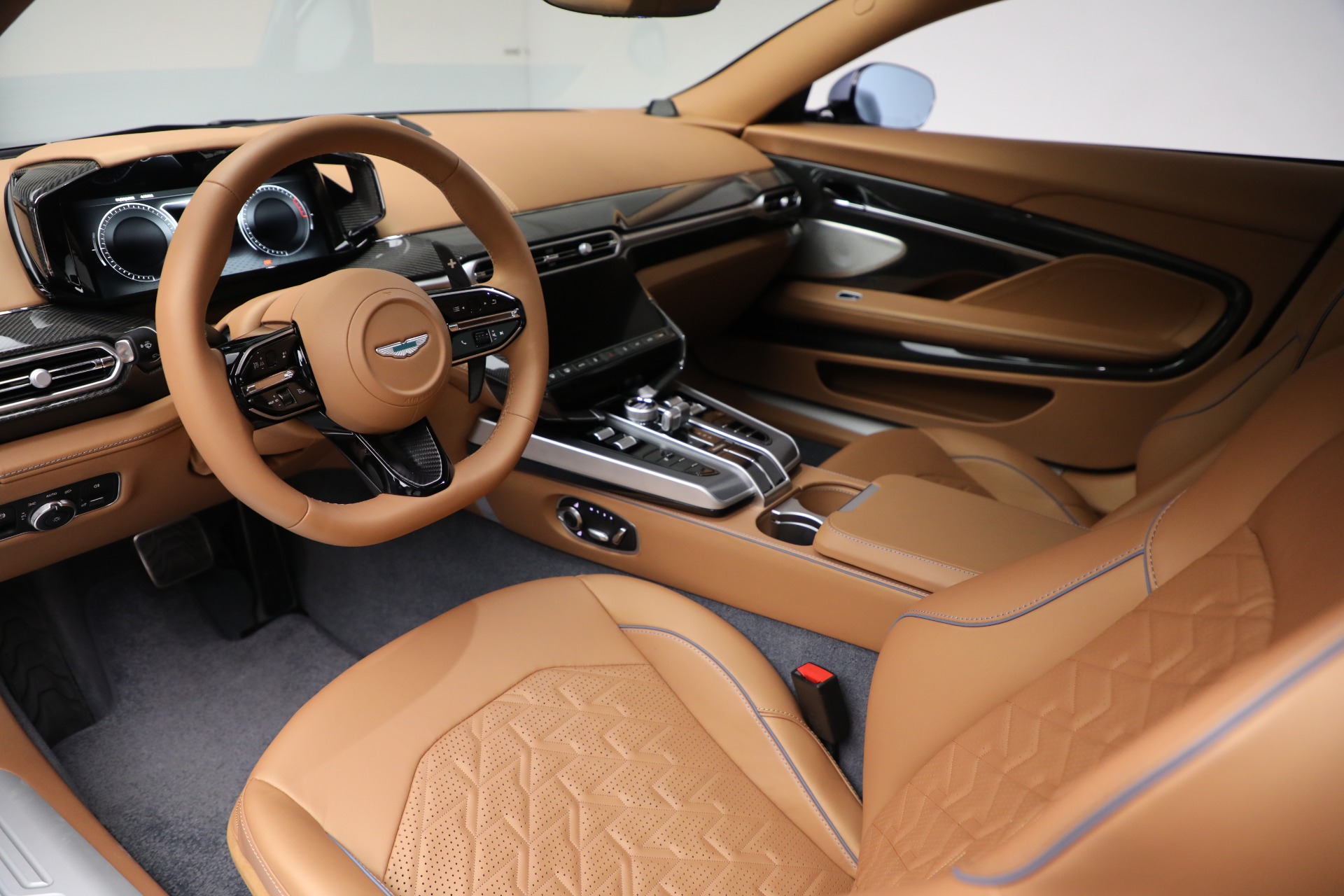 New-2025-Aston-Martin-Vanquish