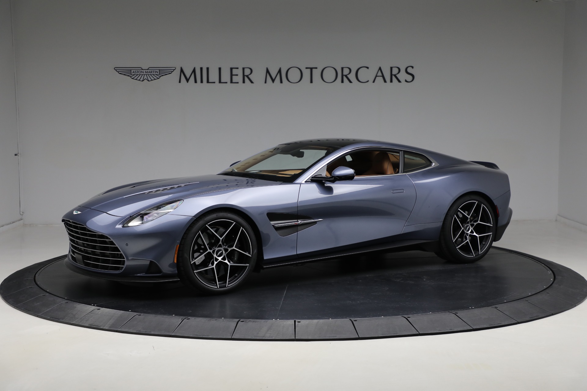 New-2025-Aston-Martin-Vanquish