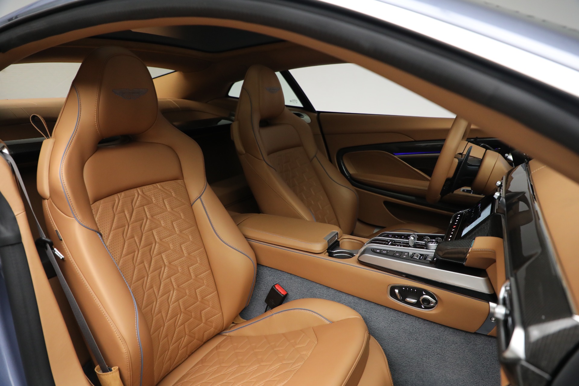 New-2025-Aston-Martin-Vanquish