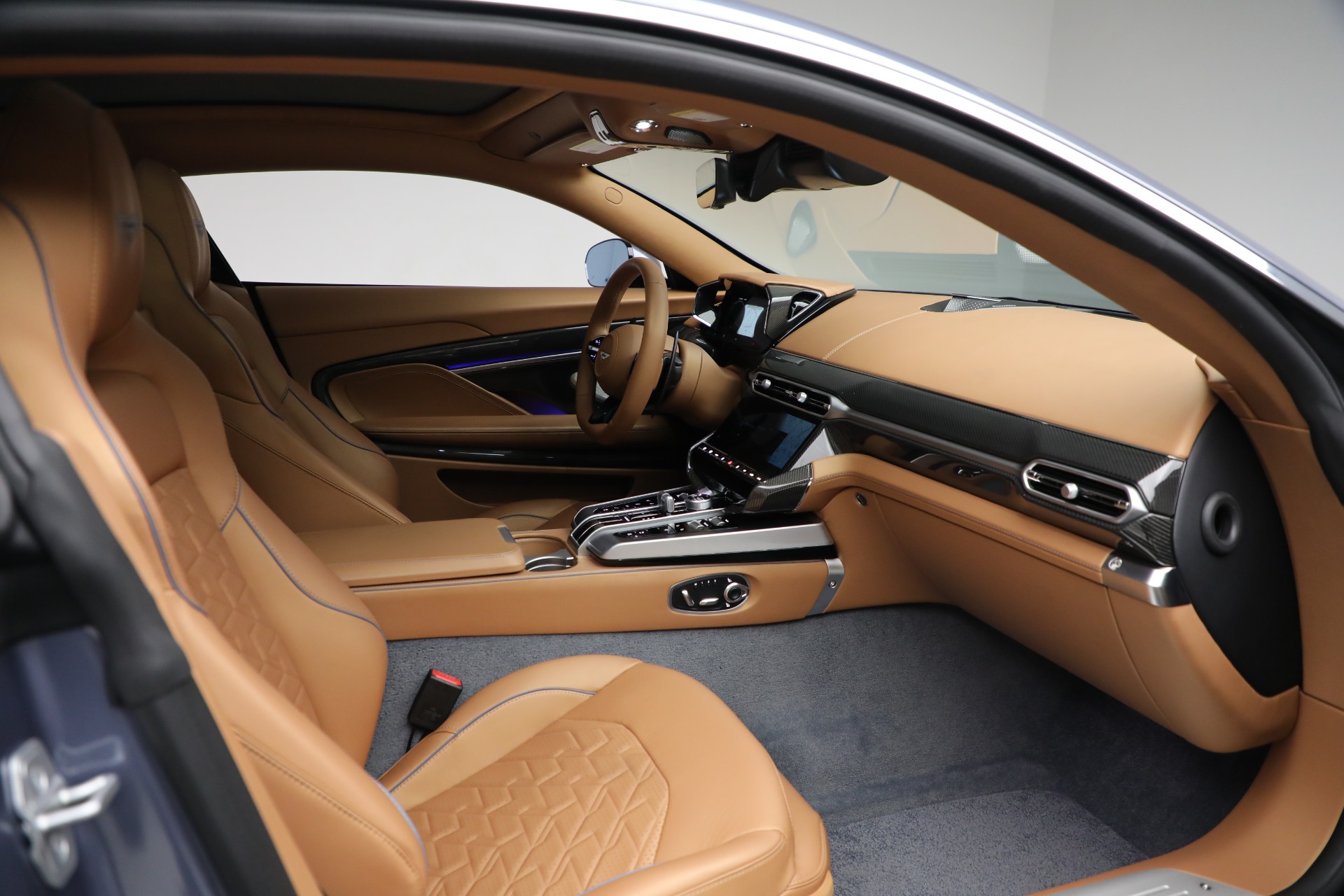 New-2025-Aston-Martin-Vanquish