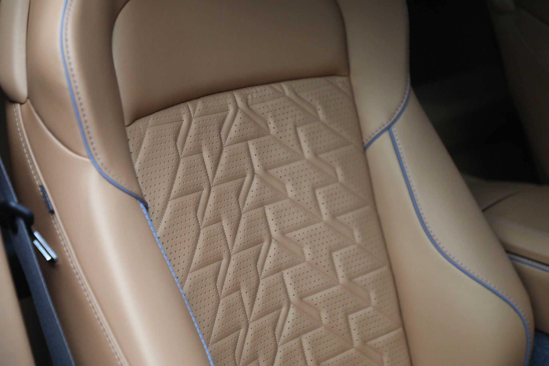 New-2025-Aston-Martin-Vanquish