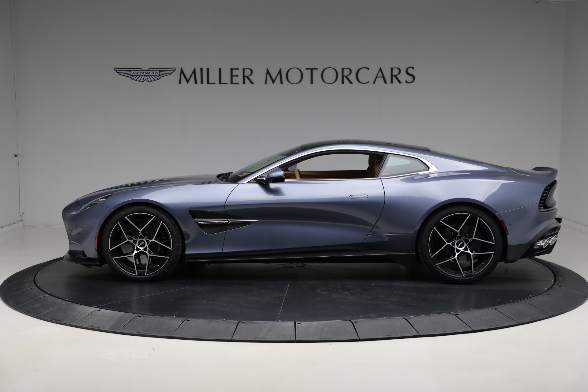 New-2025-Aston-Martin-Vanquish