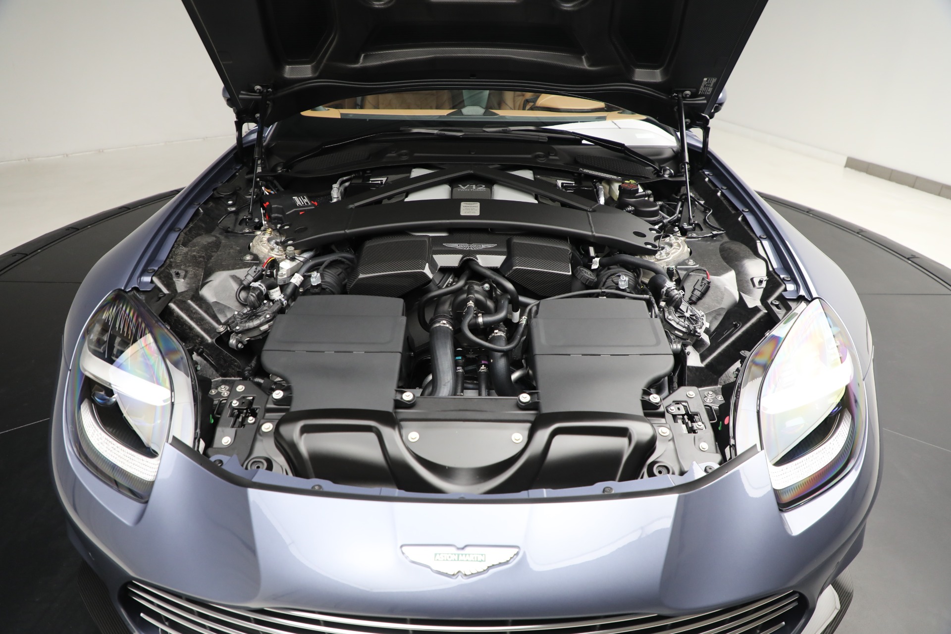 New-2025-Aston-Martin-Vanquish