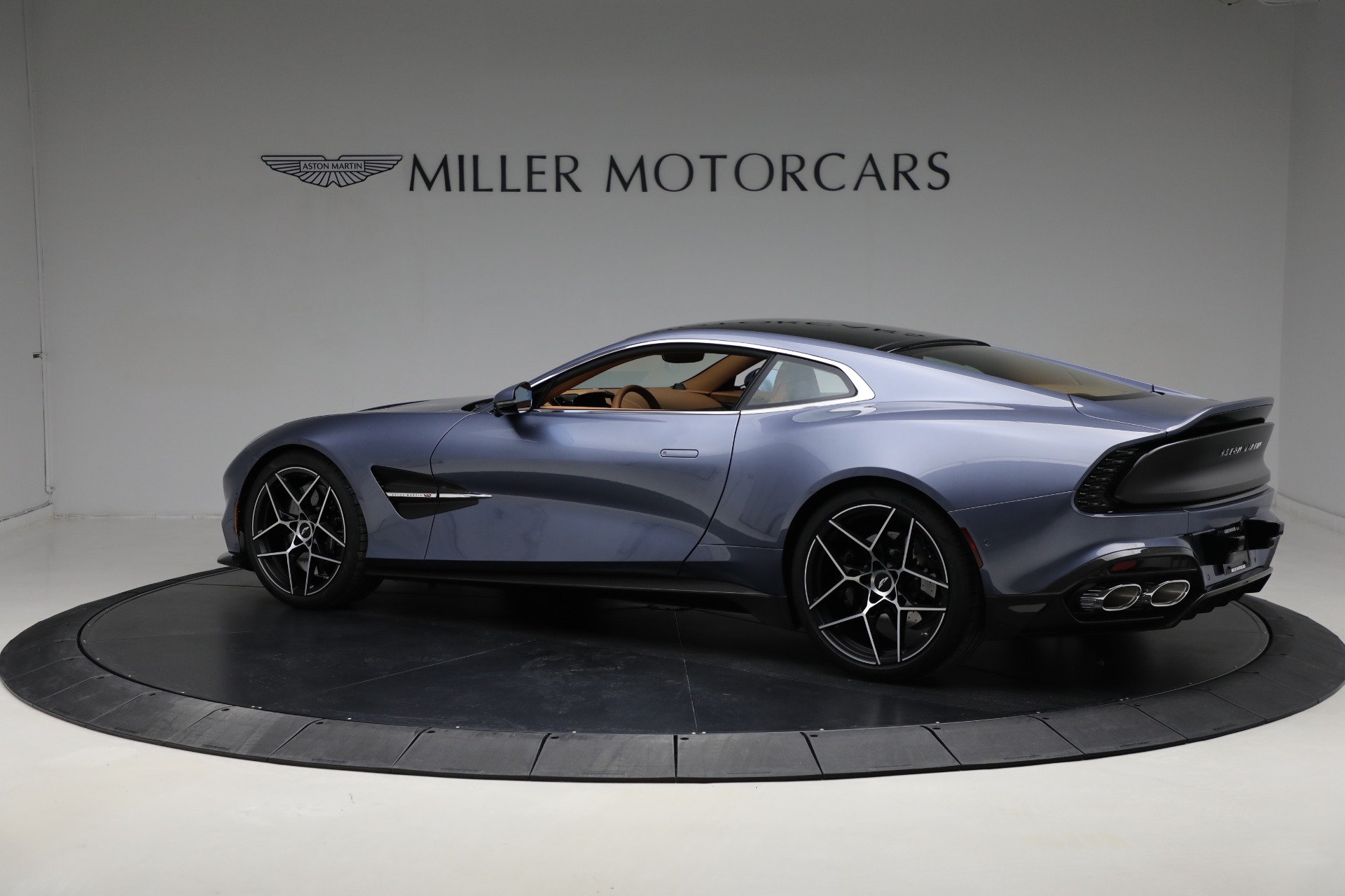New-2025-Aston-Martin-Vanquish