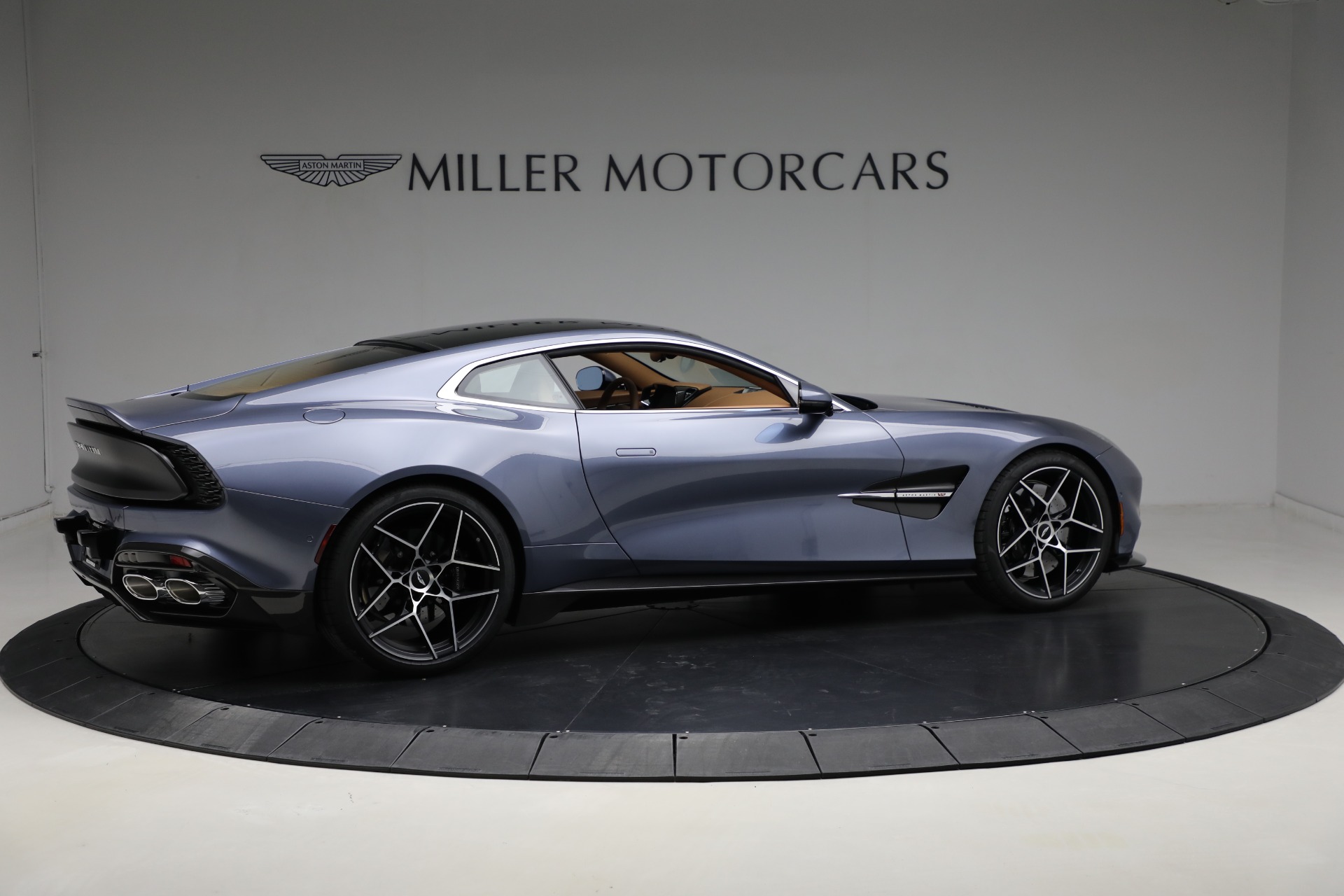 New-2025-Aston-Martin-Vanquish
