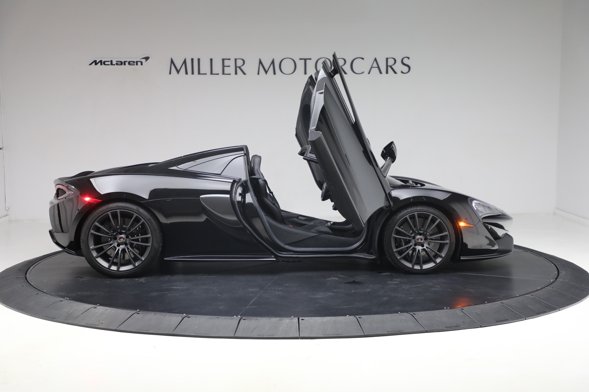 Used-2018-McLaren-570S-Spider