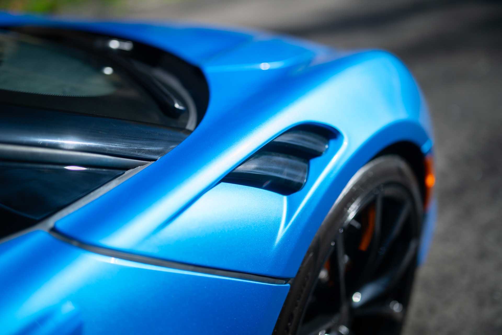 New-2025-McLaren-Artura-Spider-TechLux