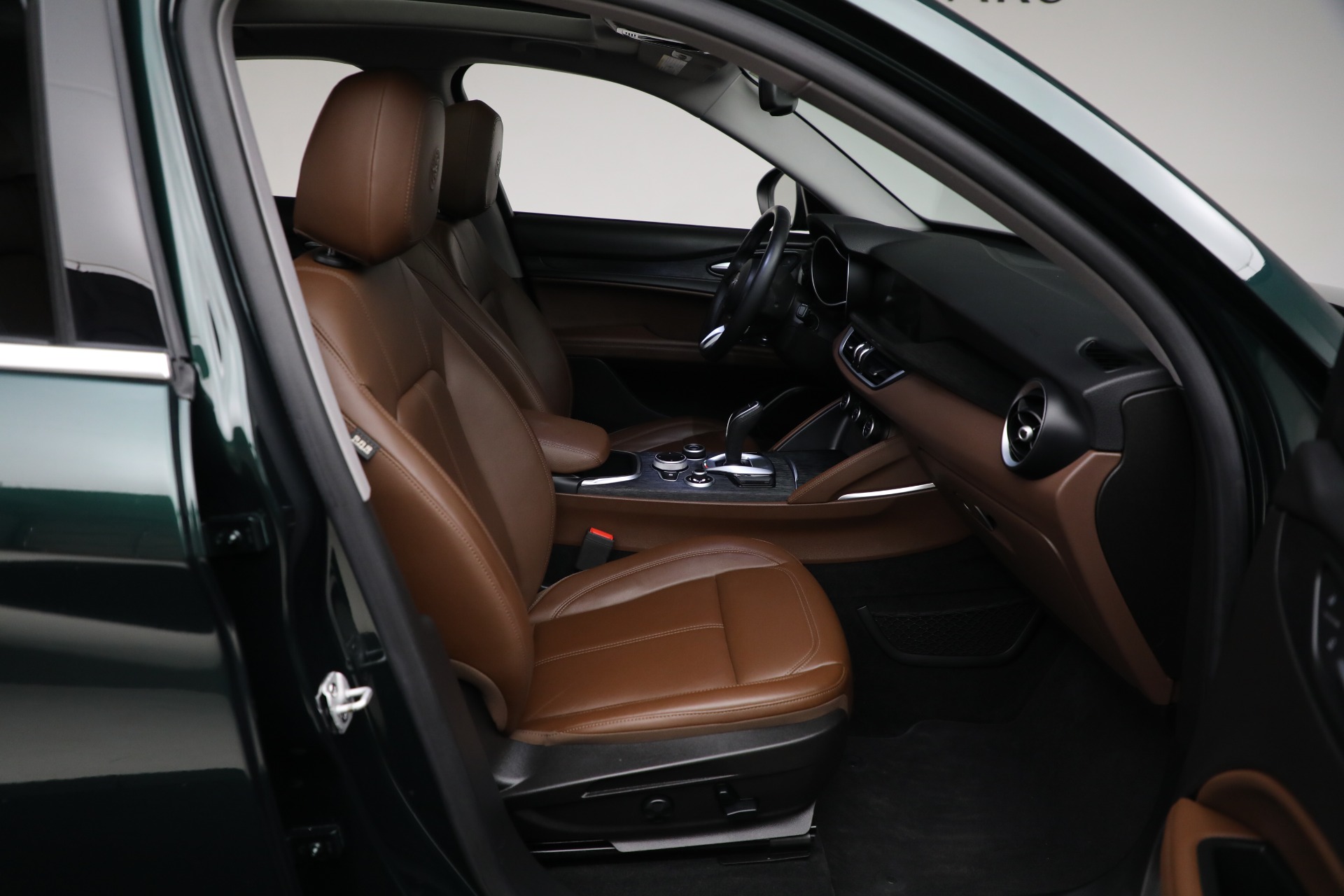 Used-2021-Alfa-Romeo-Stelvio-Sprint