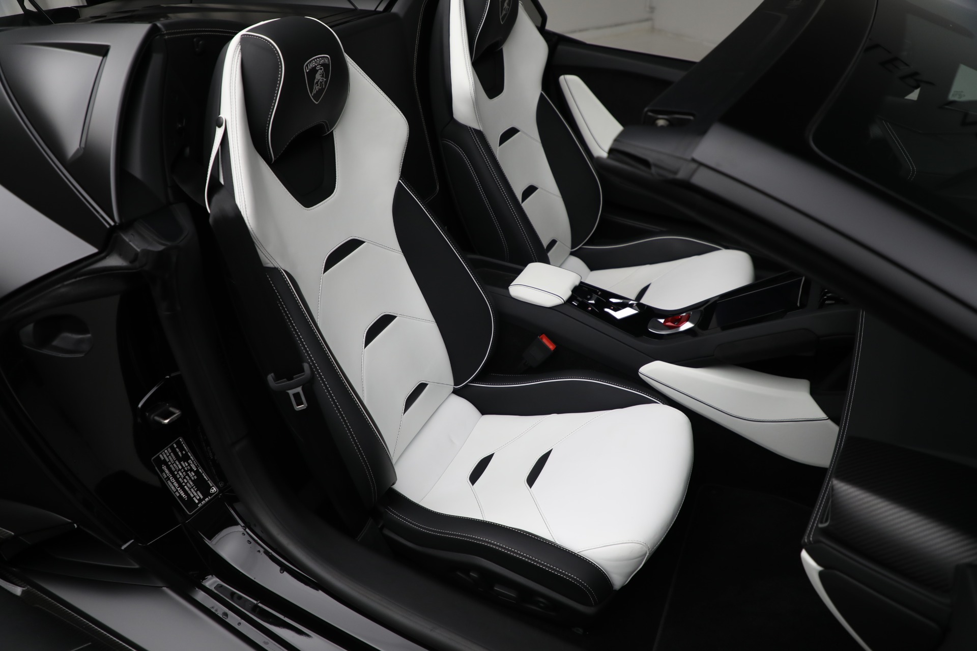 Used-2024-Lamborghini-Huracan-EVO-Spyder