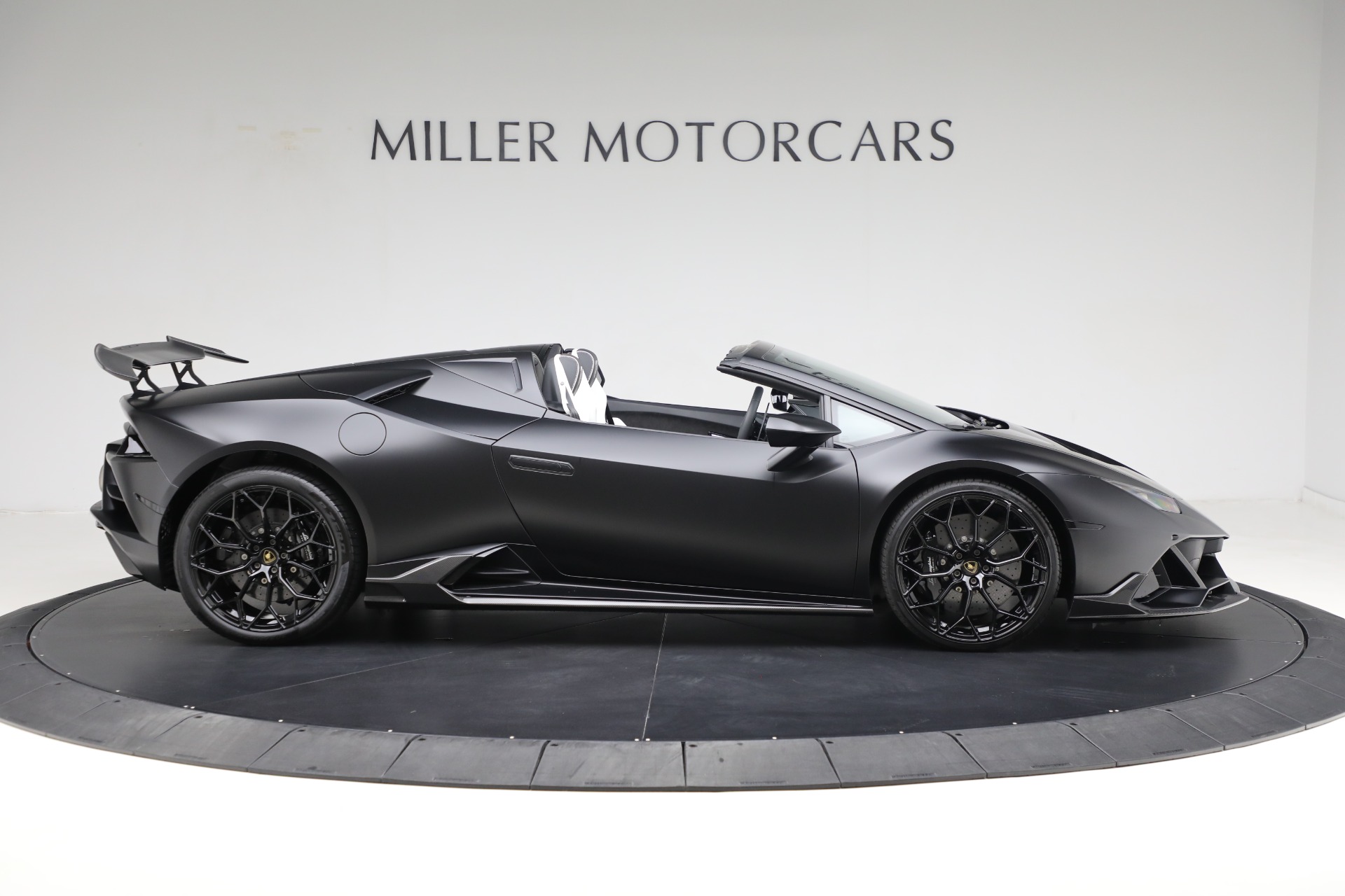 Used-2024-Lamborghini-Huracan-EVO-Spyder