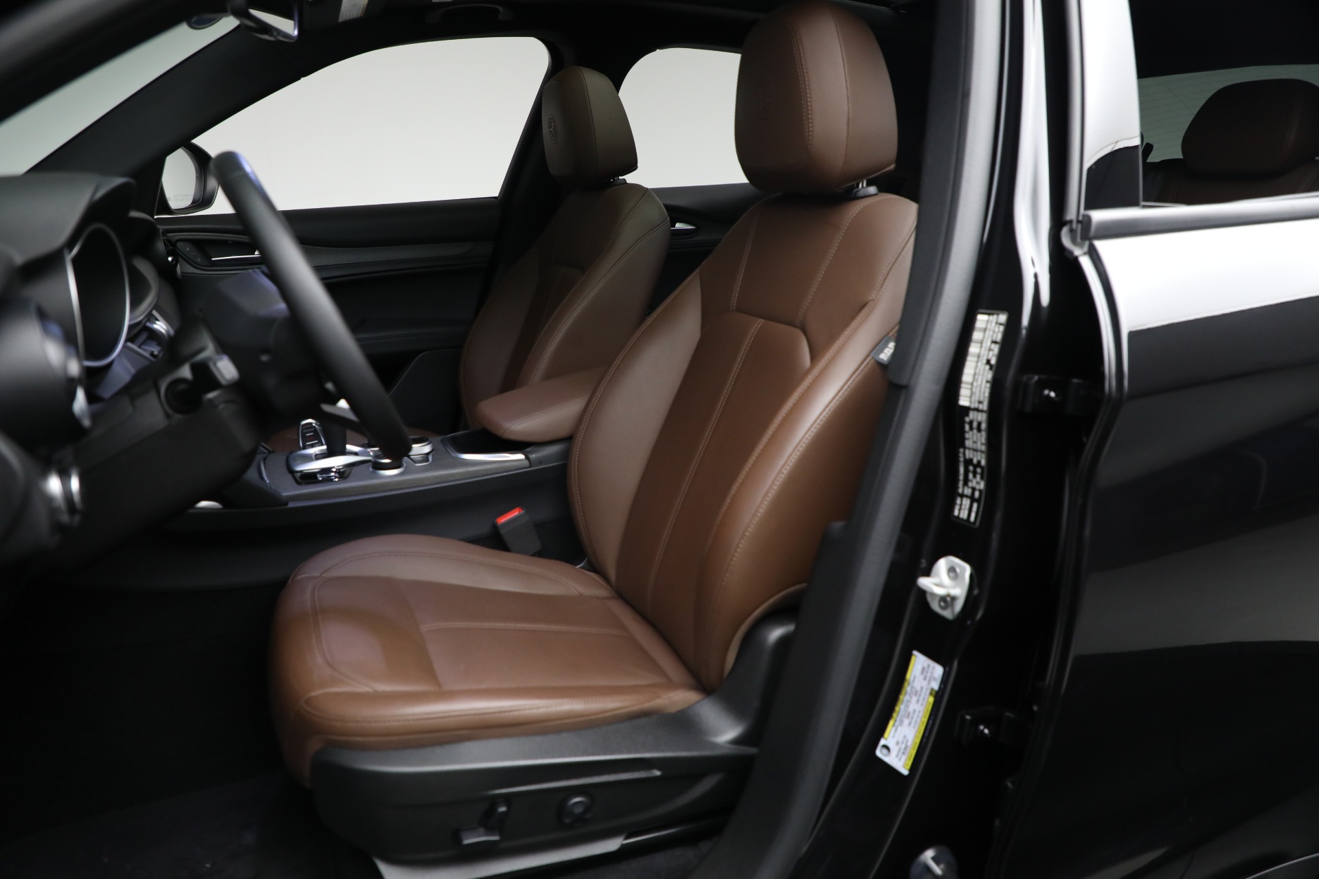 Used-2022-Alfa-Romeo-Stelvio-Ti