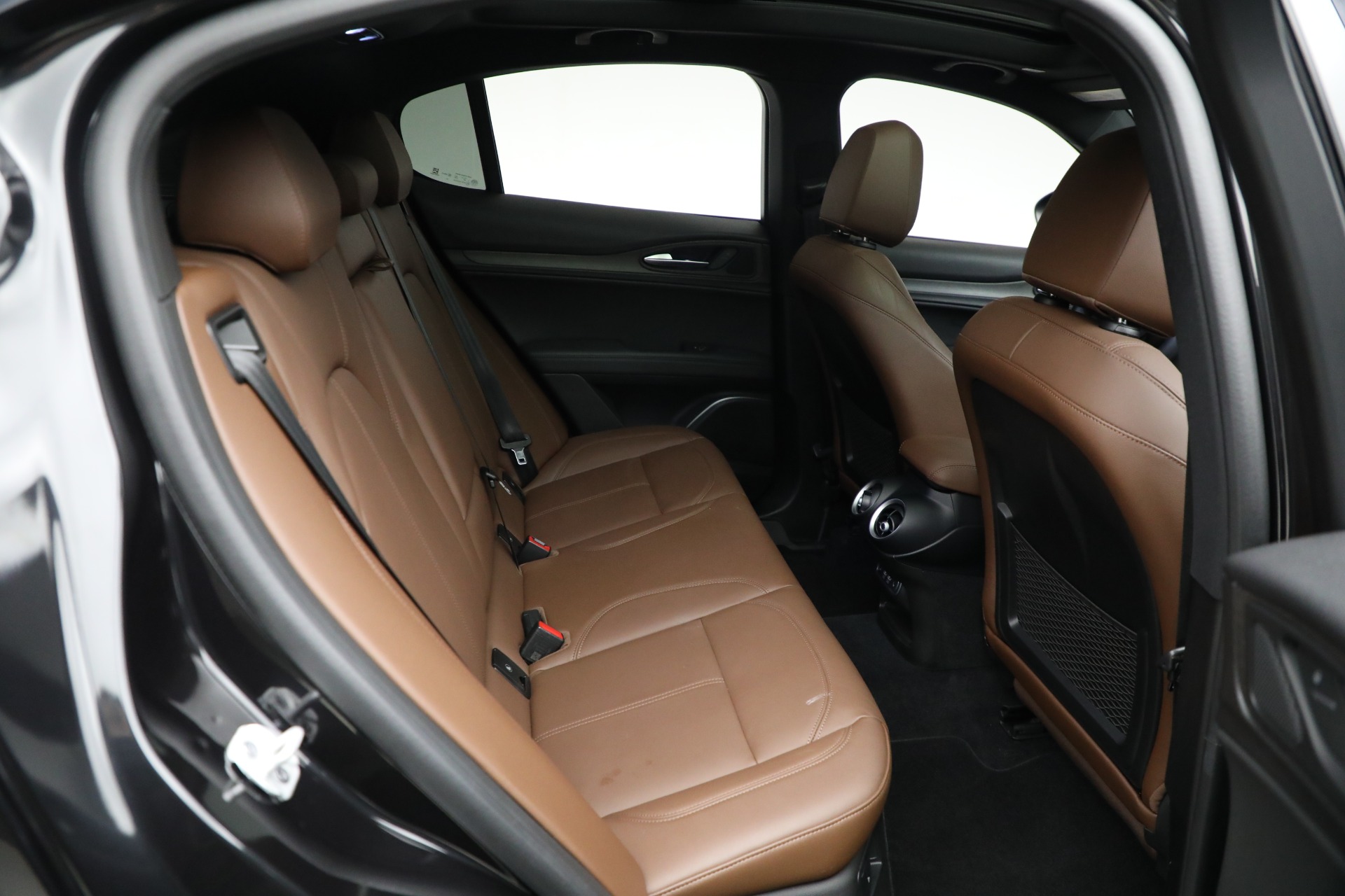 Used-2022-Alfa-Romeo-Stelvio-Ti