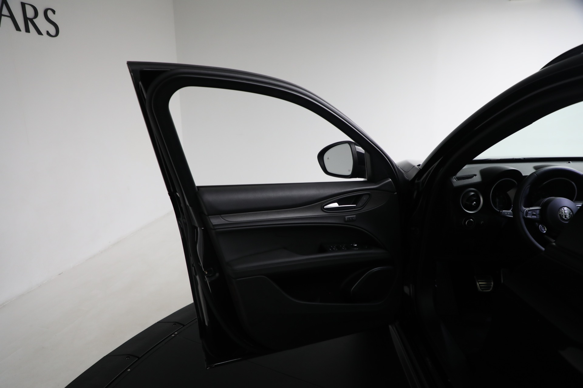 Used-2022-Alfa-Romeo-Stelvio-Ti